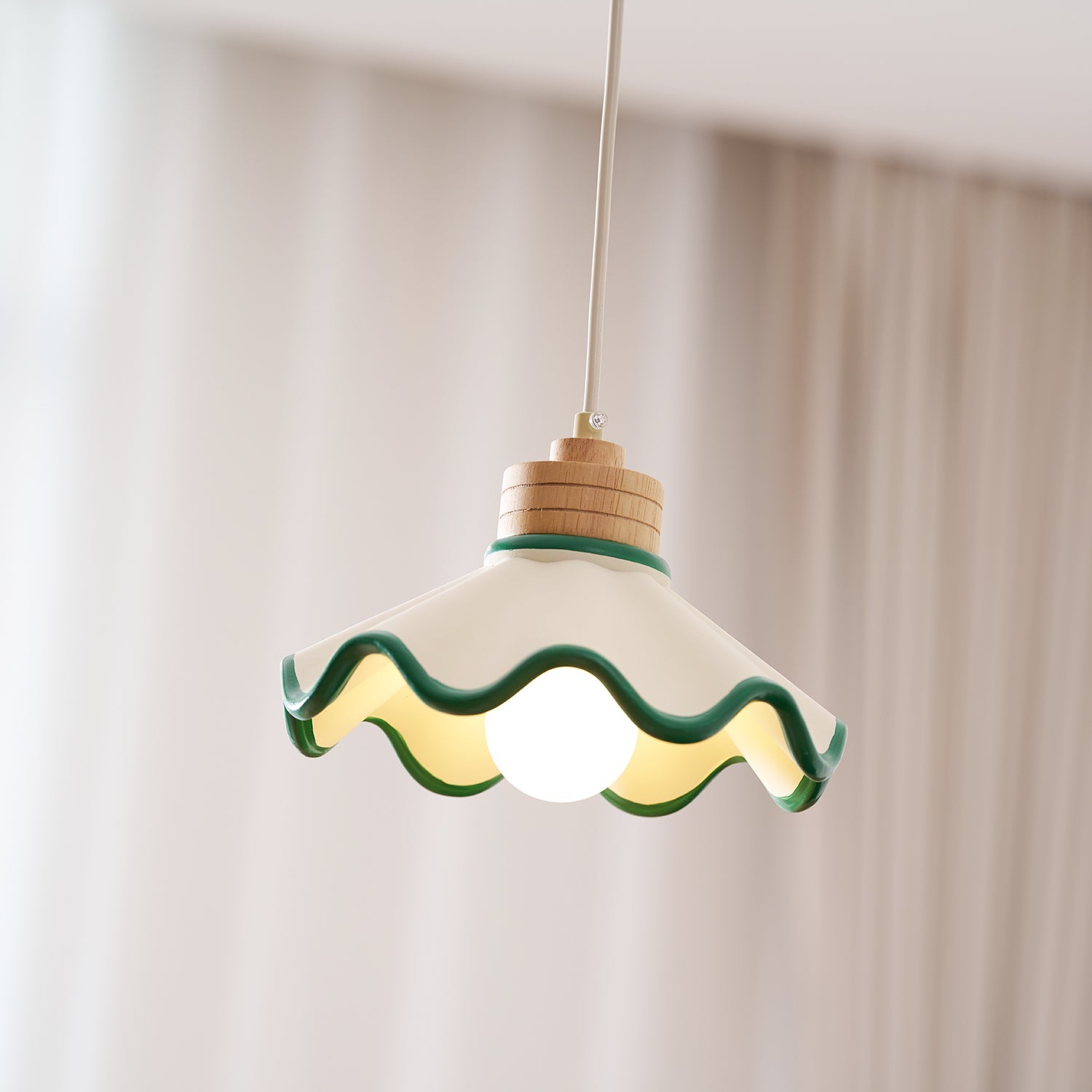Lampada a sospensione ondulata Galinana
