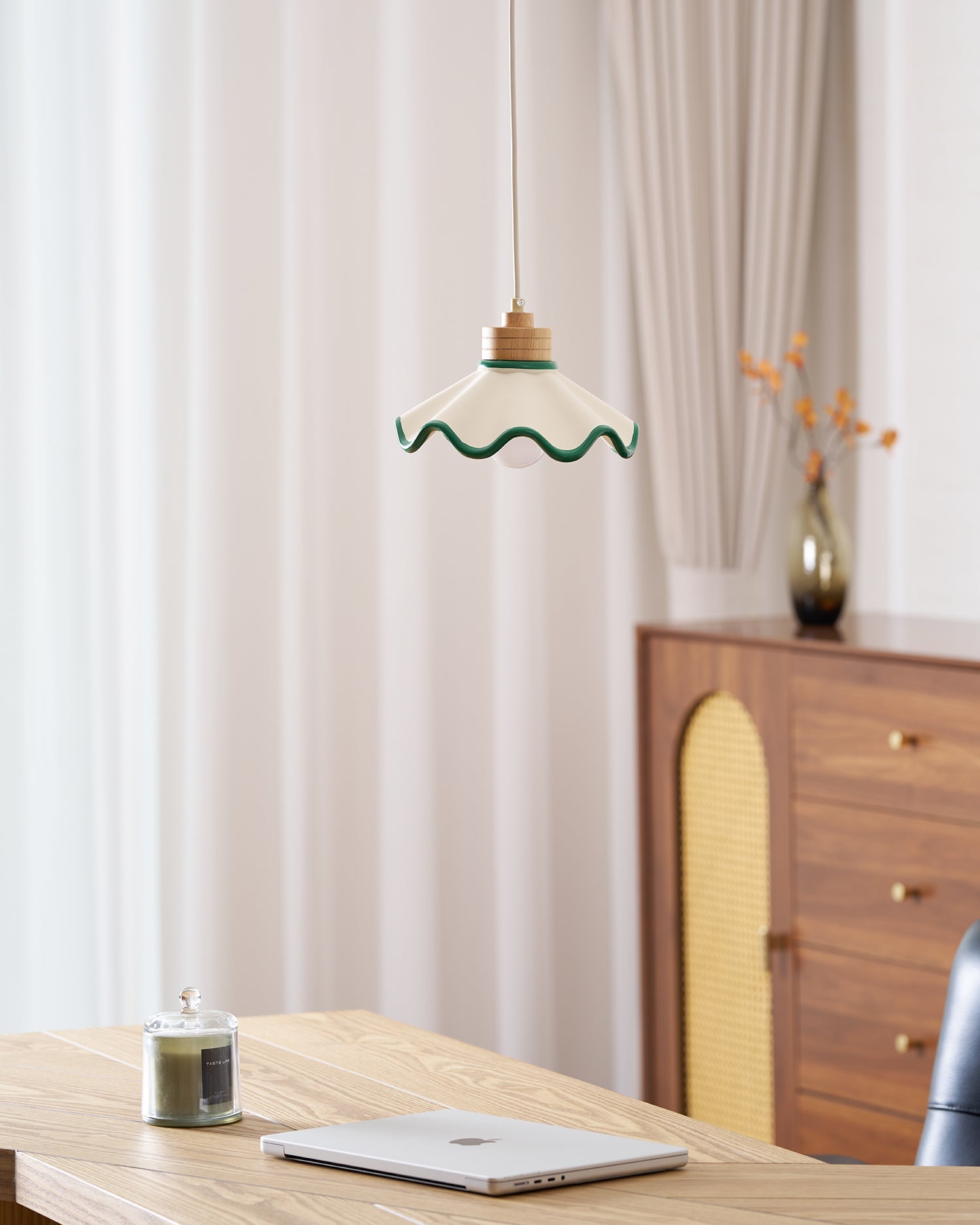 Lampada a sospensione ondulata Galinana