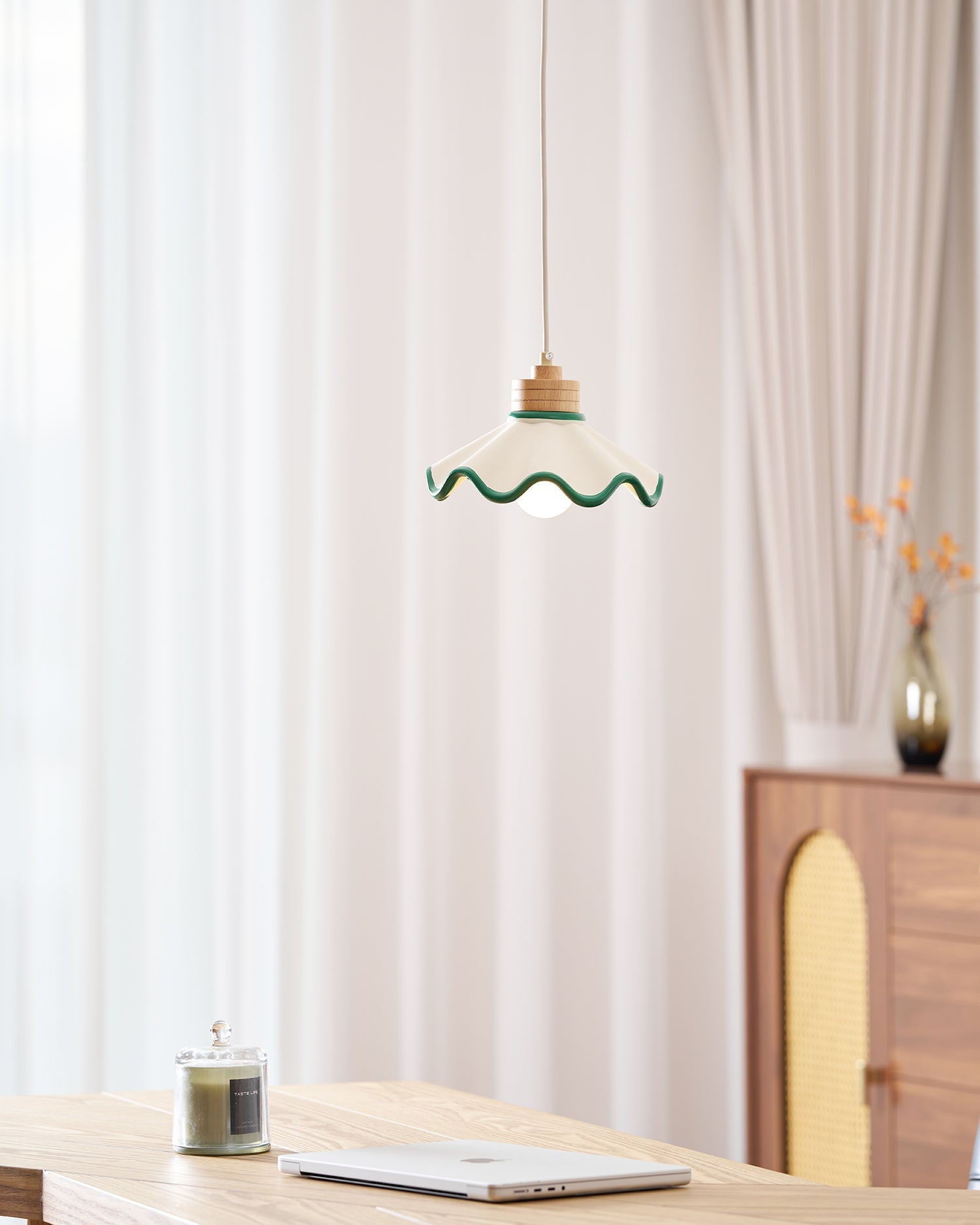 Lampada a sospensione ondulata Galinana