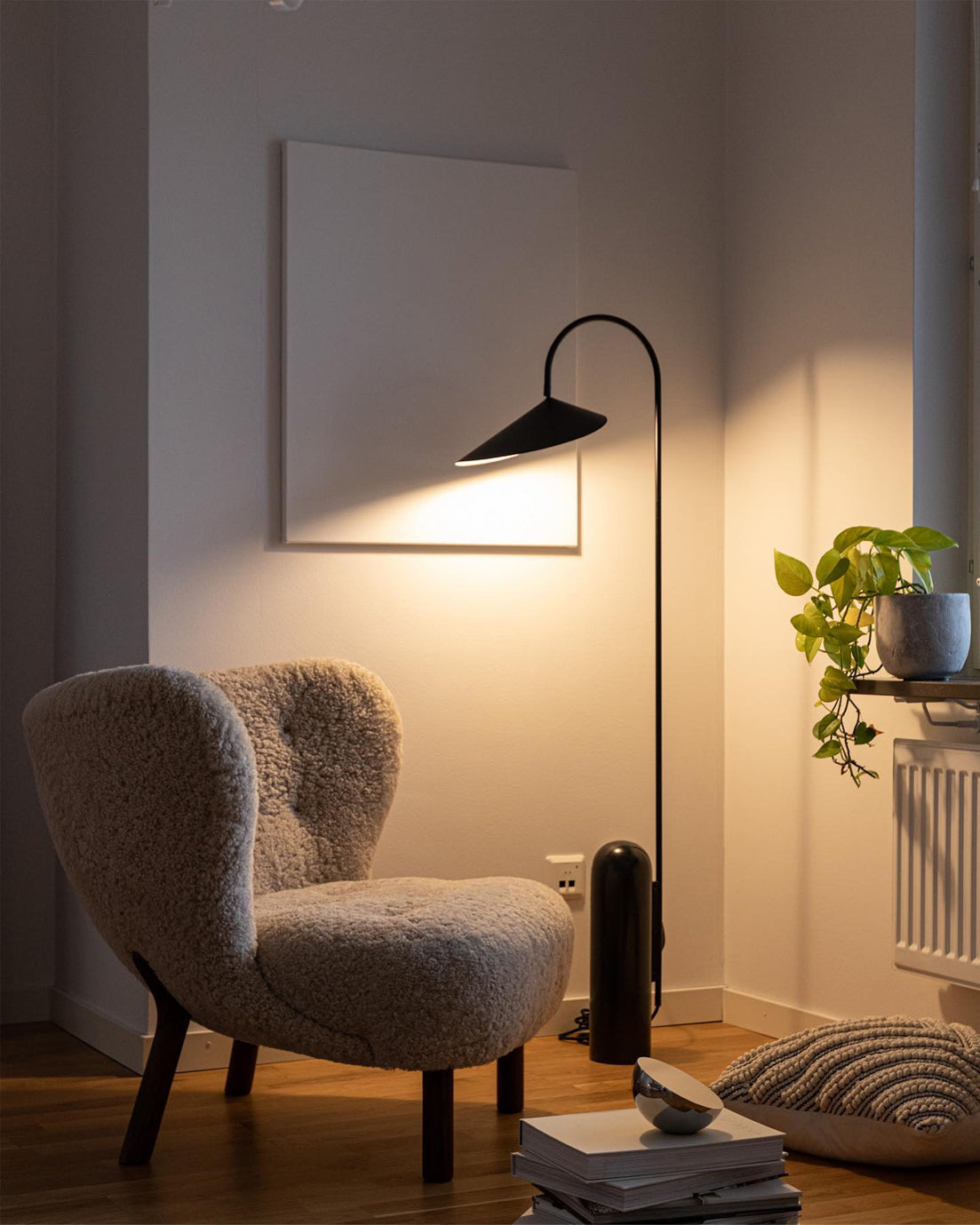 Lampada da terra minimalista Ilaleme