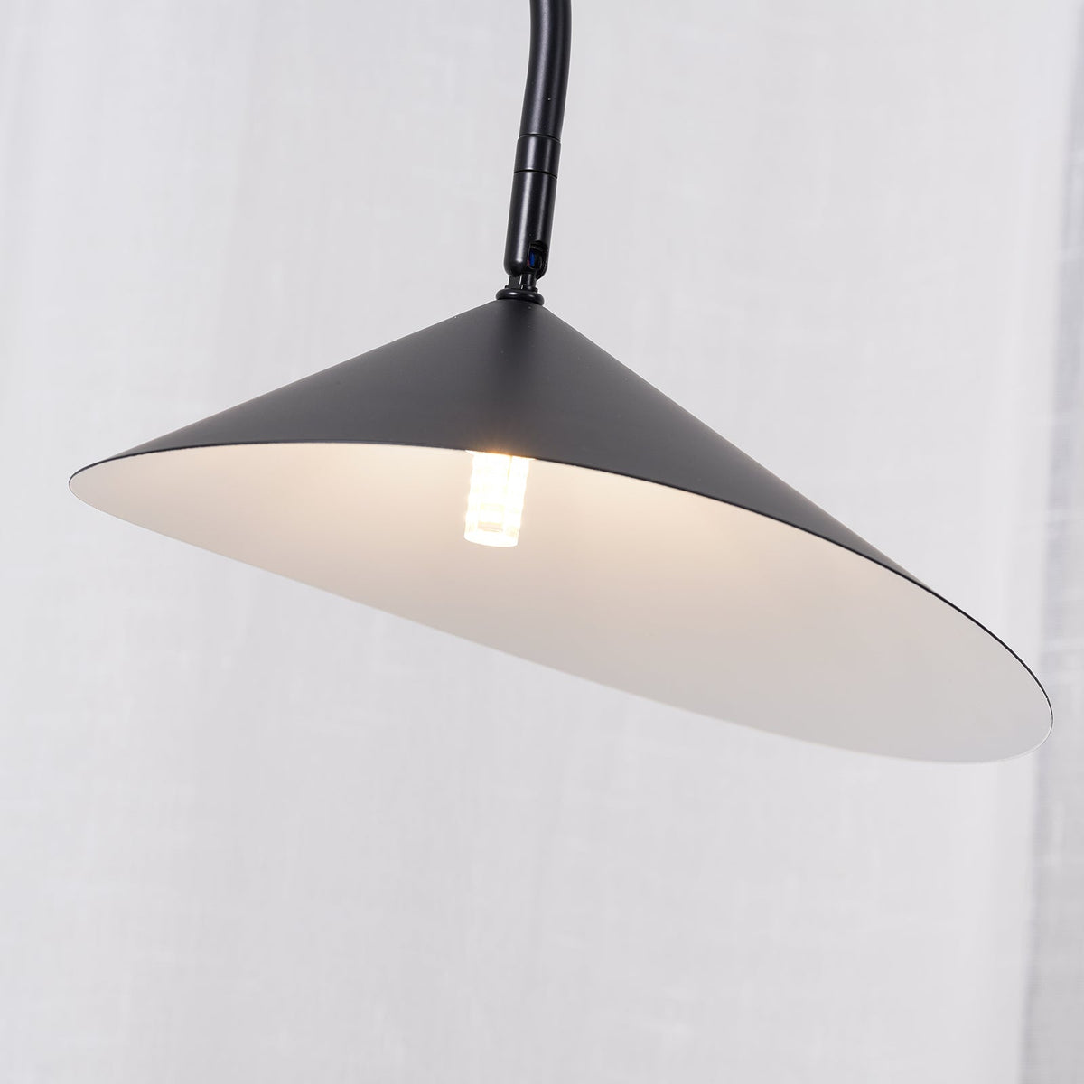 Lampada da tavolo Emellairo