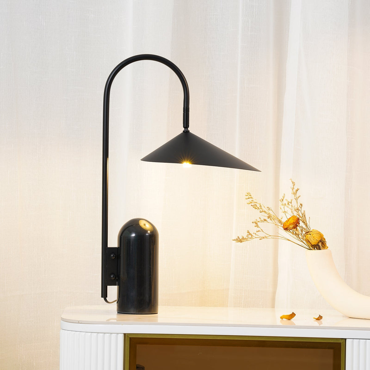 Lampada da tavolo Emellairo