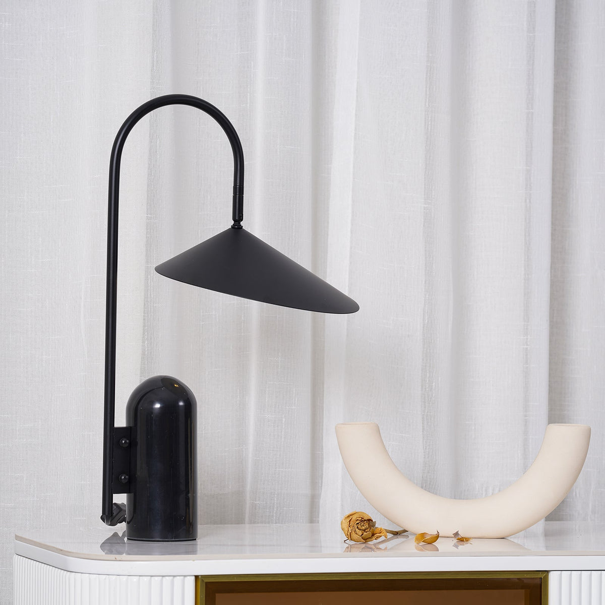 Lampada da tavolo Emellairo