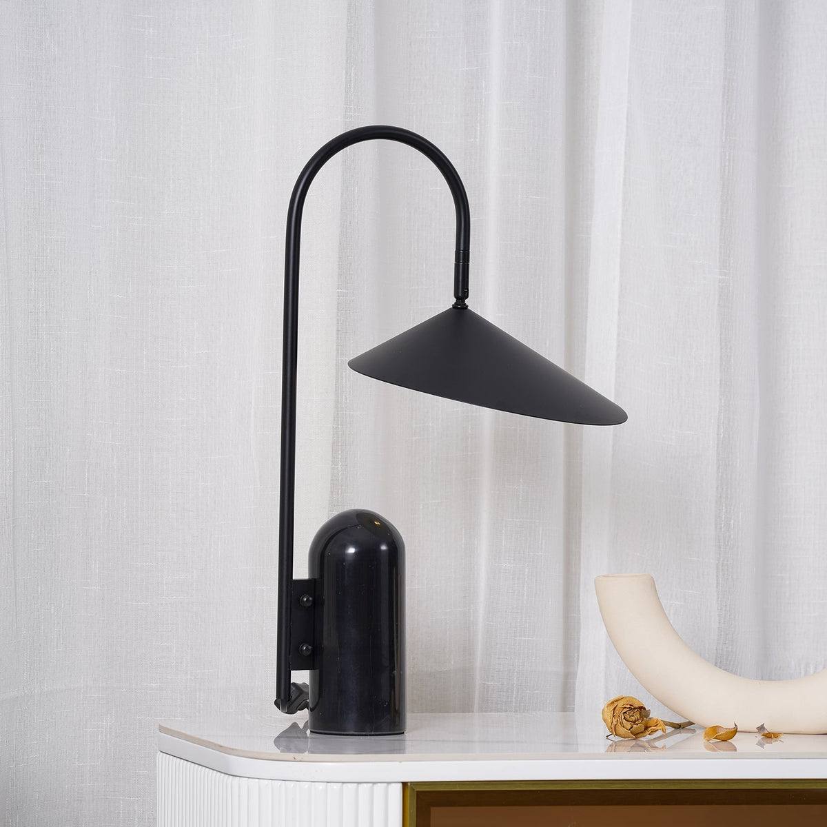 Lampada da tavolo Emellairo