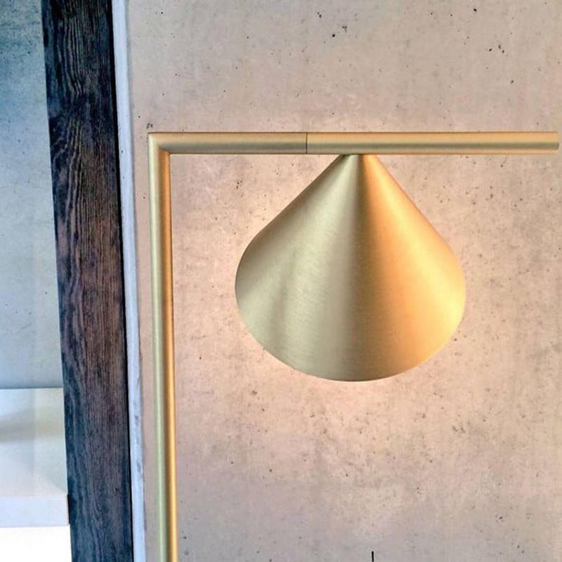 Lampada da terra conica Ariasa