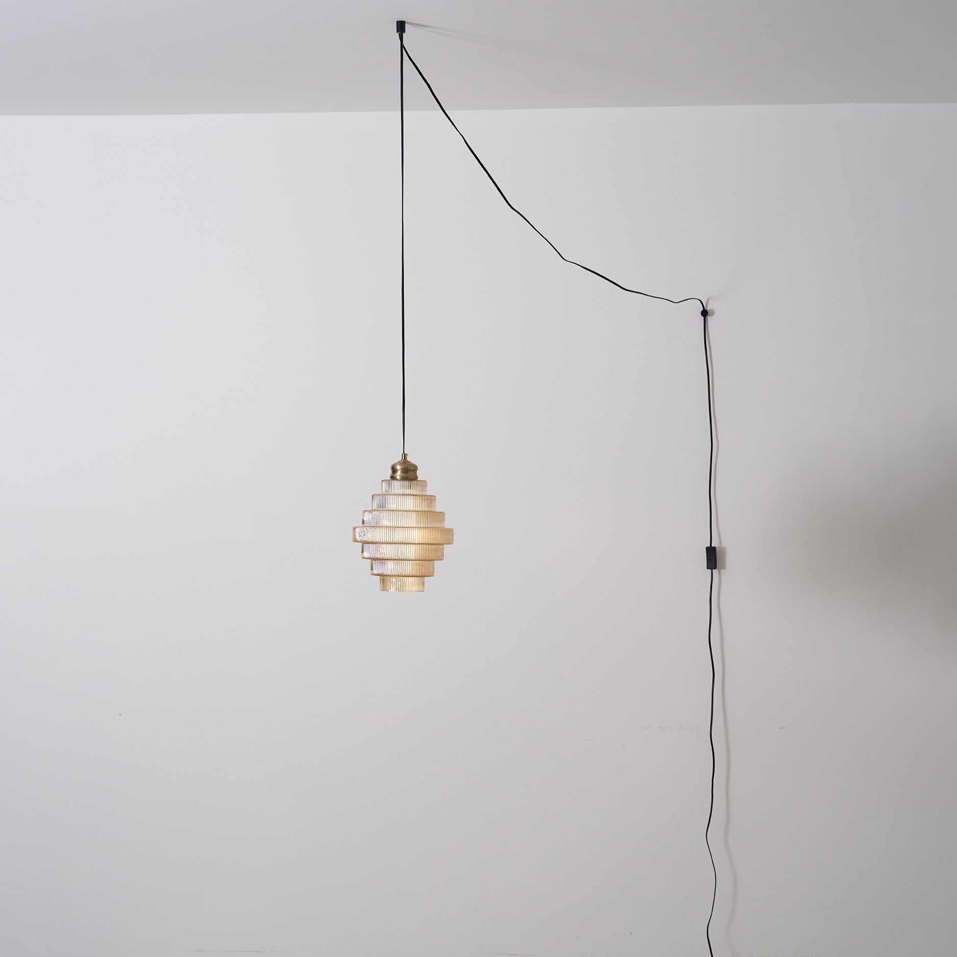 Lampada a sospensione scanalata Braua