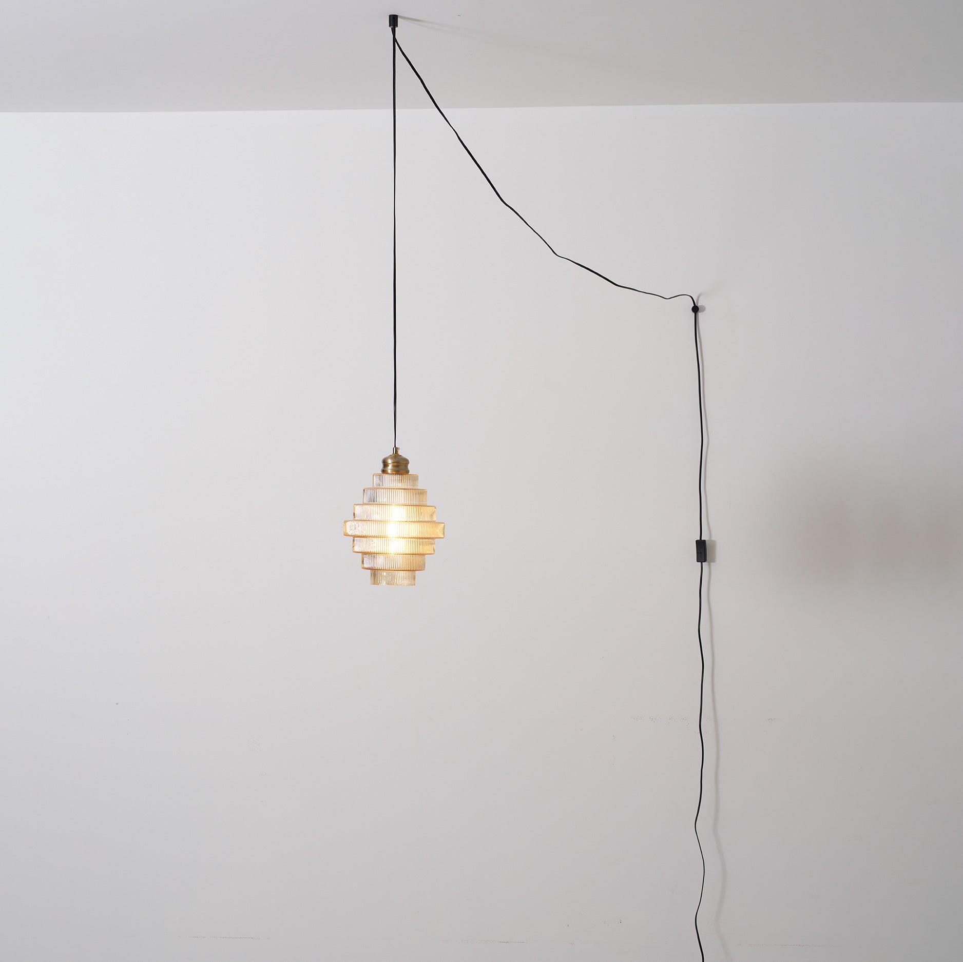 Lampada a sospensione scanalata Braua