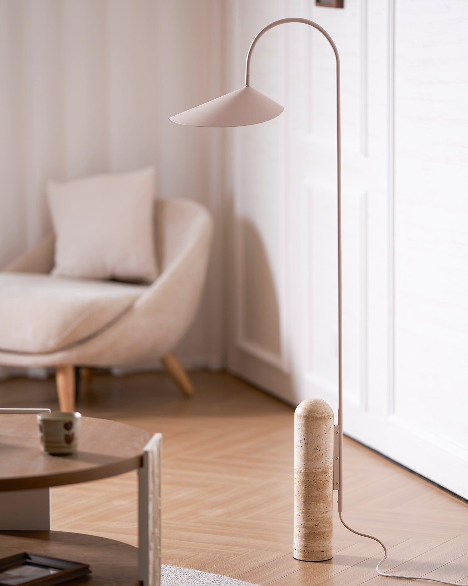 Lampada da terra minimalista Ilaleme
