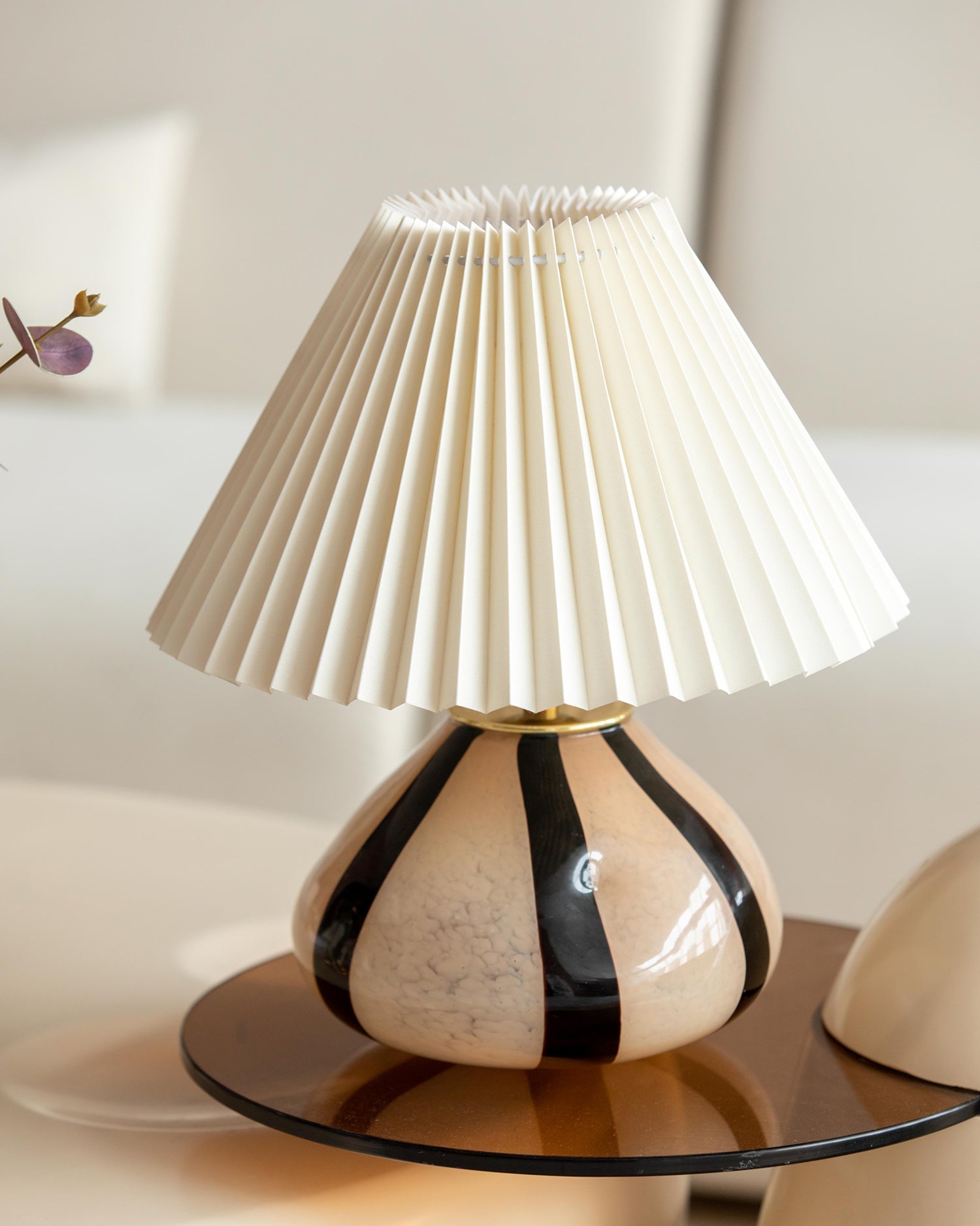 Lampada da tavolo plissettata Sanino