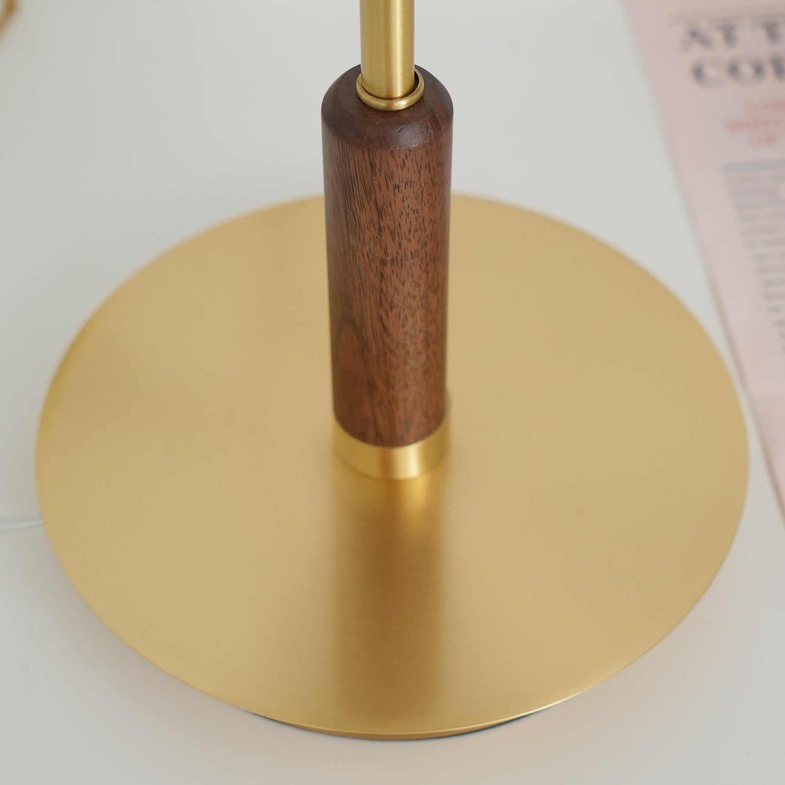 Lampada da tavolo Nelineno