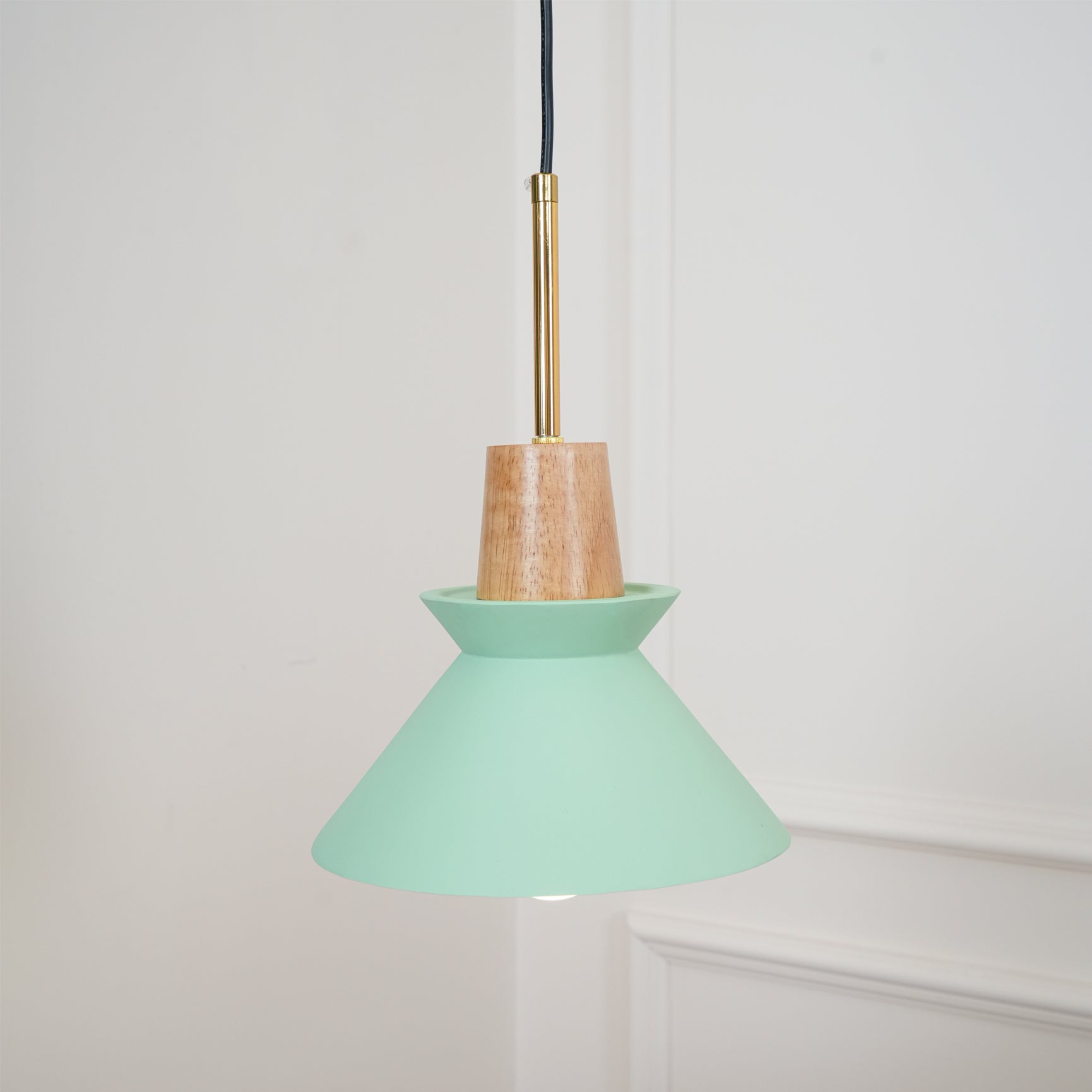 Lampada a sospensione conica Ferami