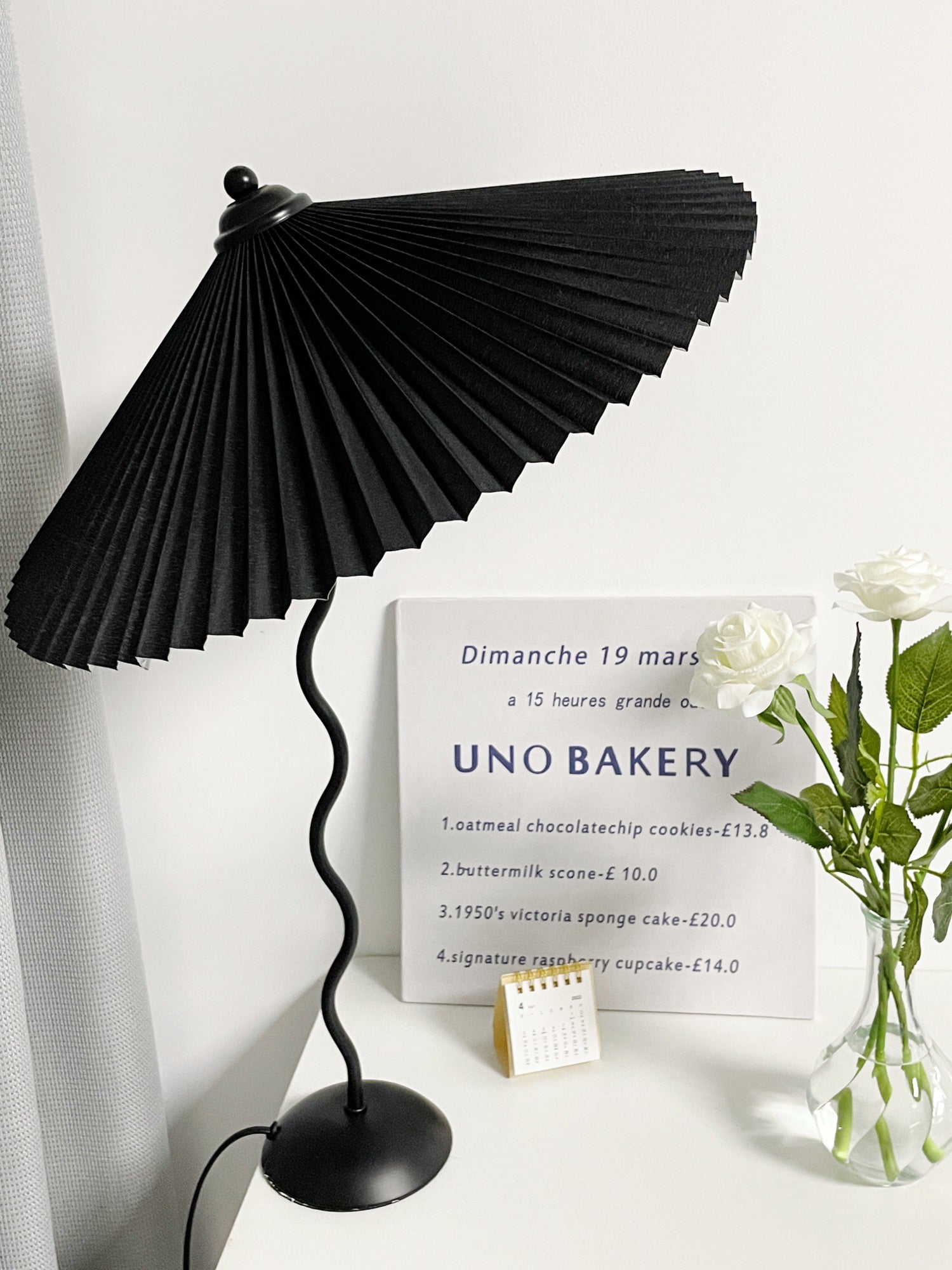 Lampada da tavolo ondulata Venelana