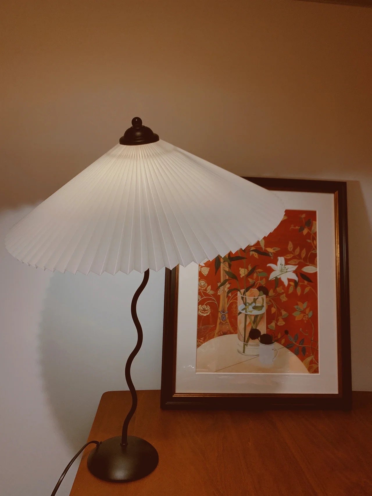 Lampada da tavolo ondulata Venelana