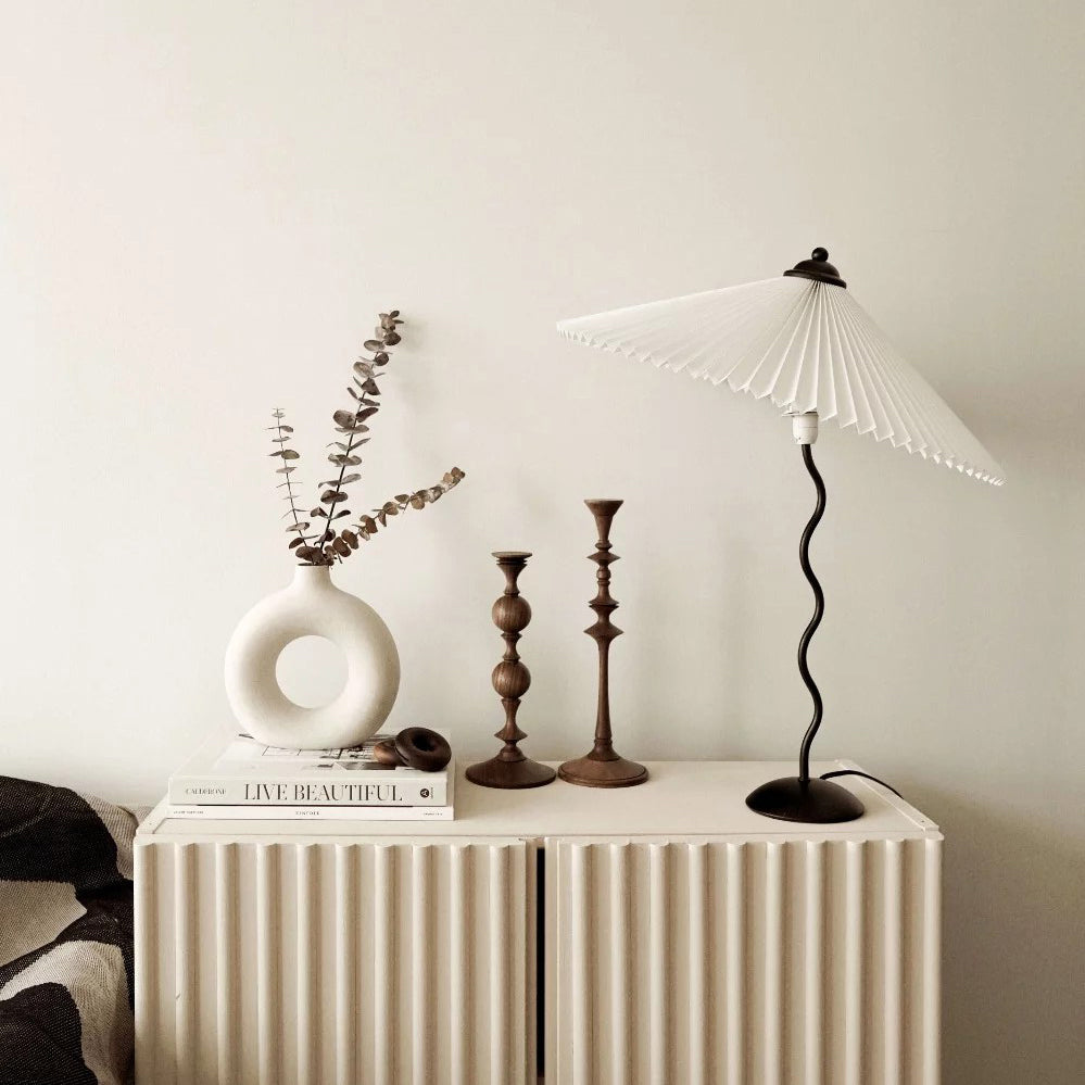 Lampada da tavolo ondulata Venelana