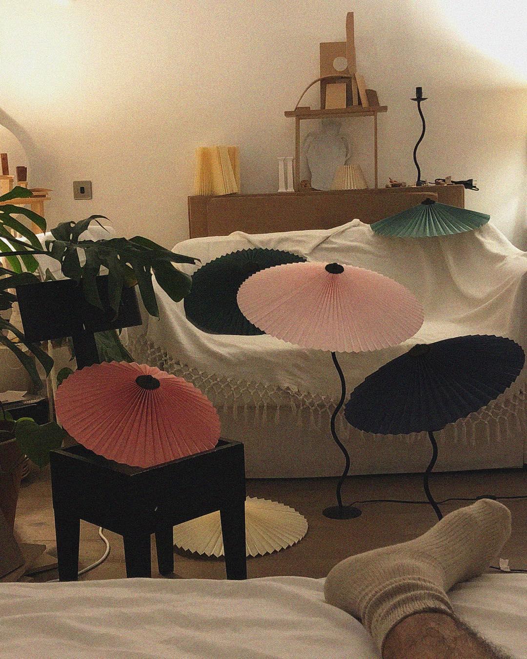 Lampada da tavolo ondulata Venelana