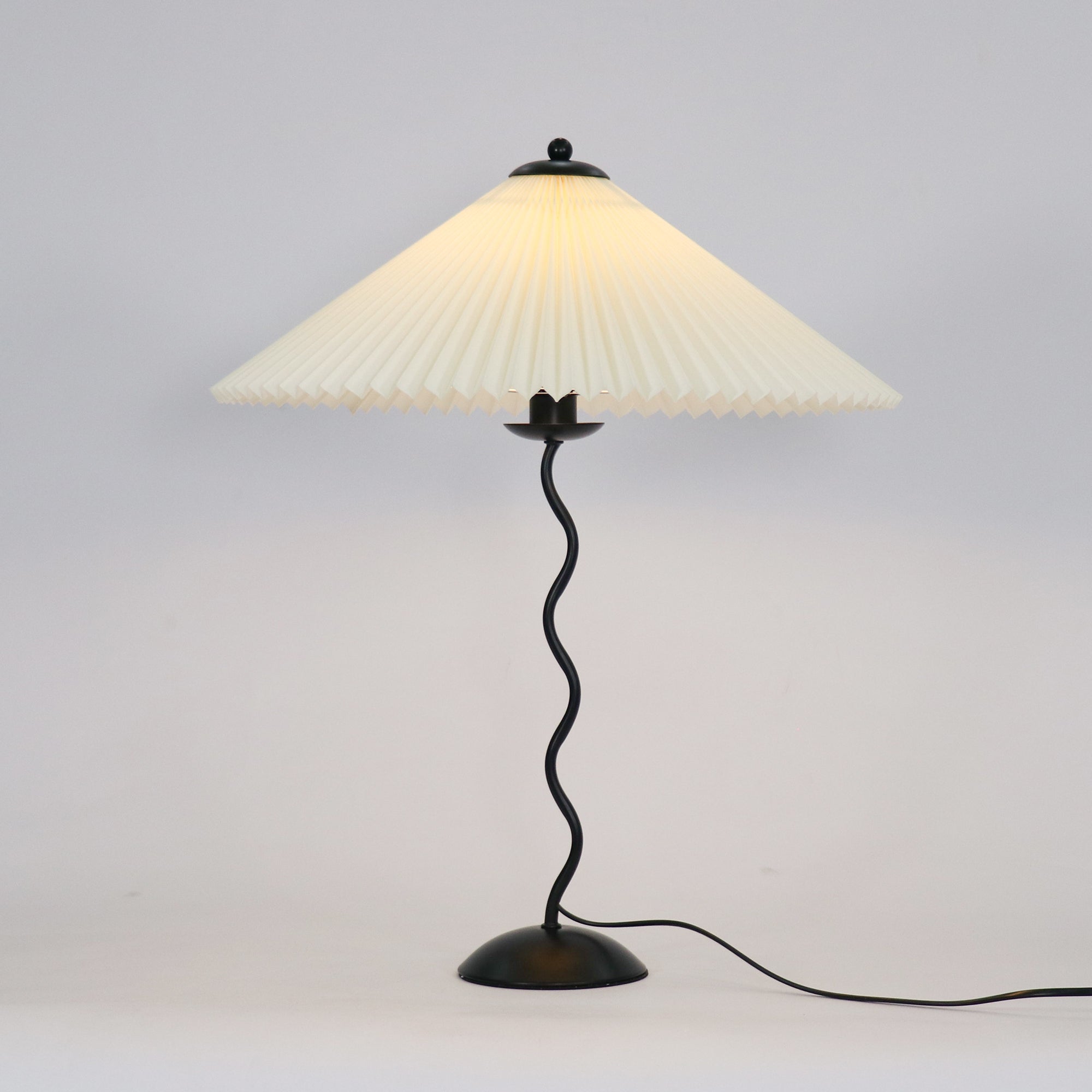 Lampada da tavolo ondulata Venelana