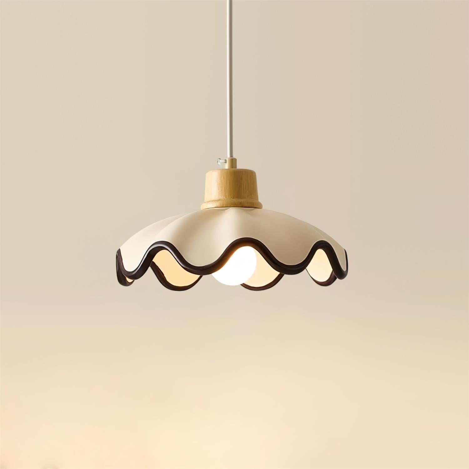 Lampada a sospensione ondulata Galinana