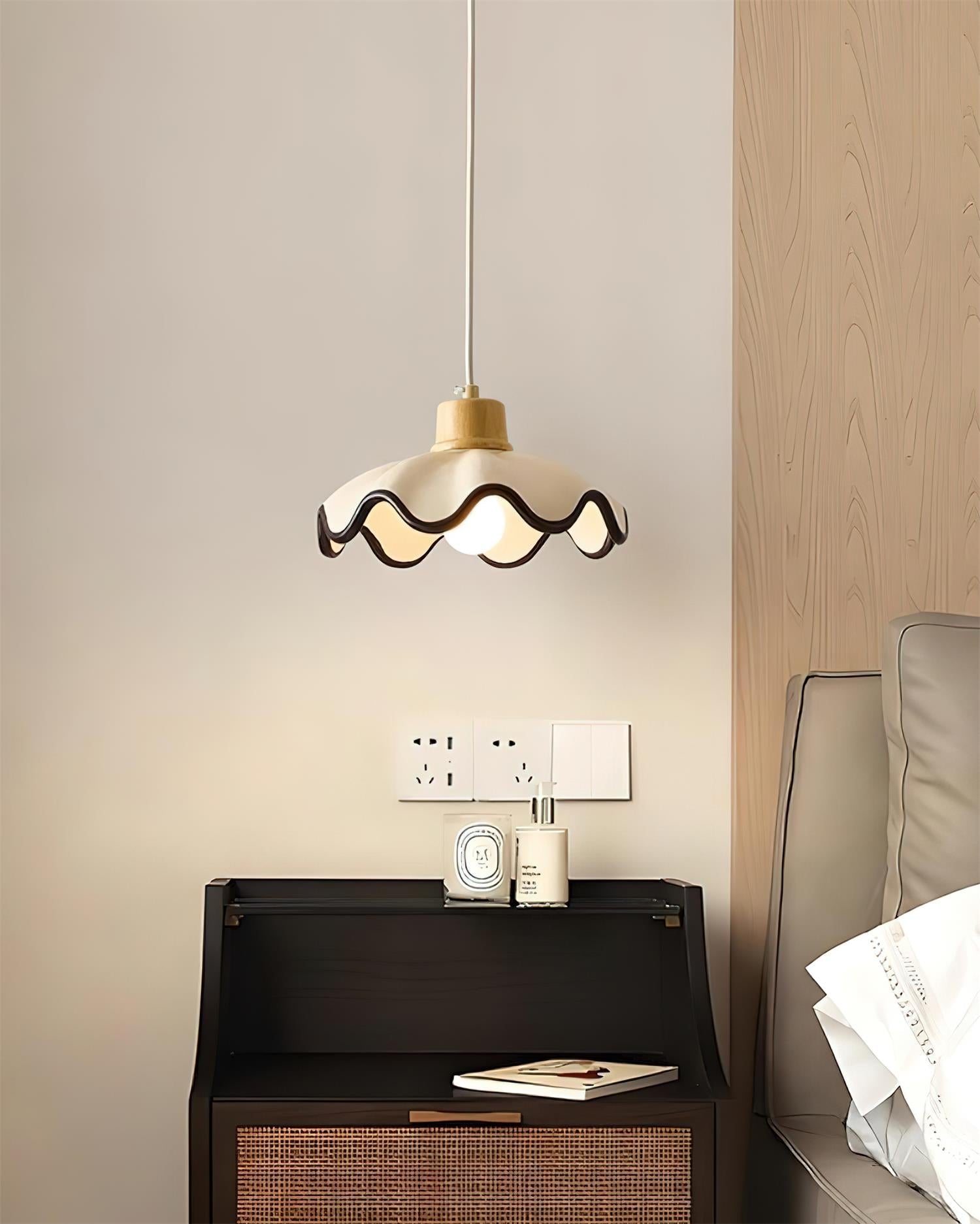 Lampada a sospensione ondulata Galinana