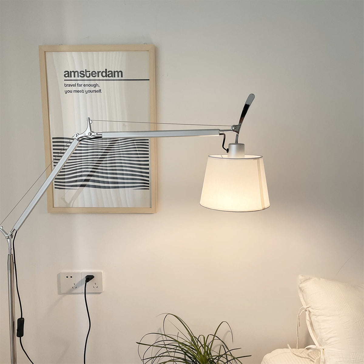 Modern Classic Floor Lamp – detail 3