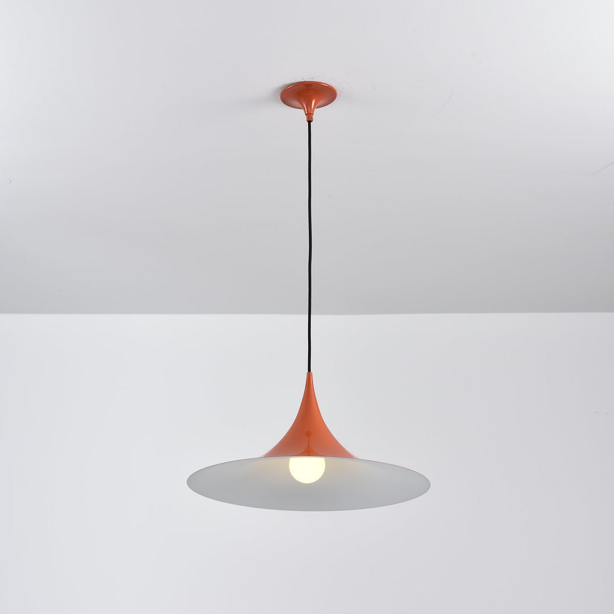 Lampada a sospensione conica Vilui