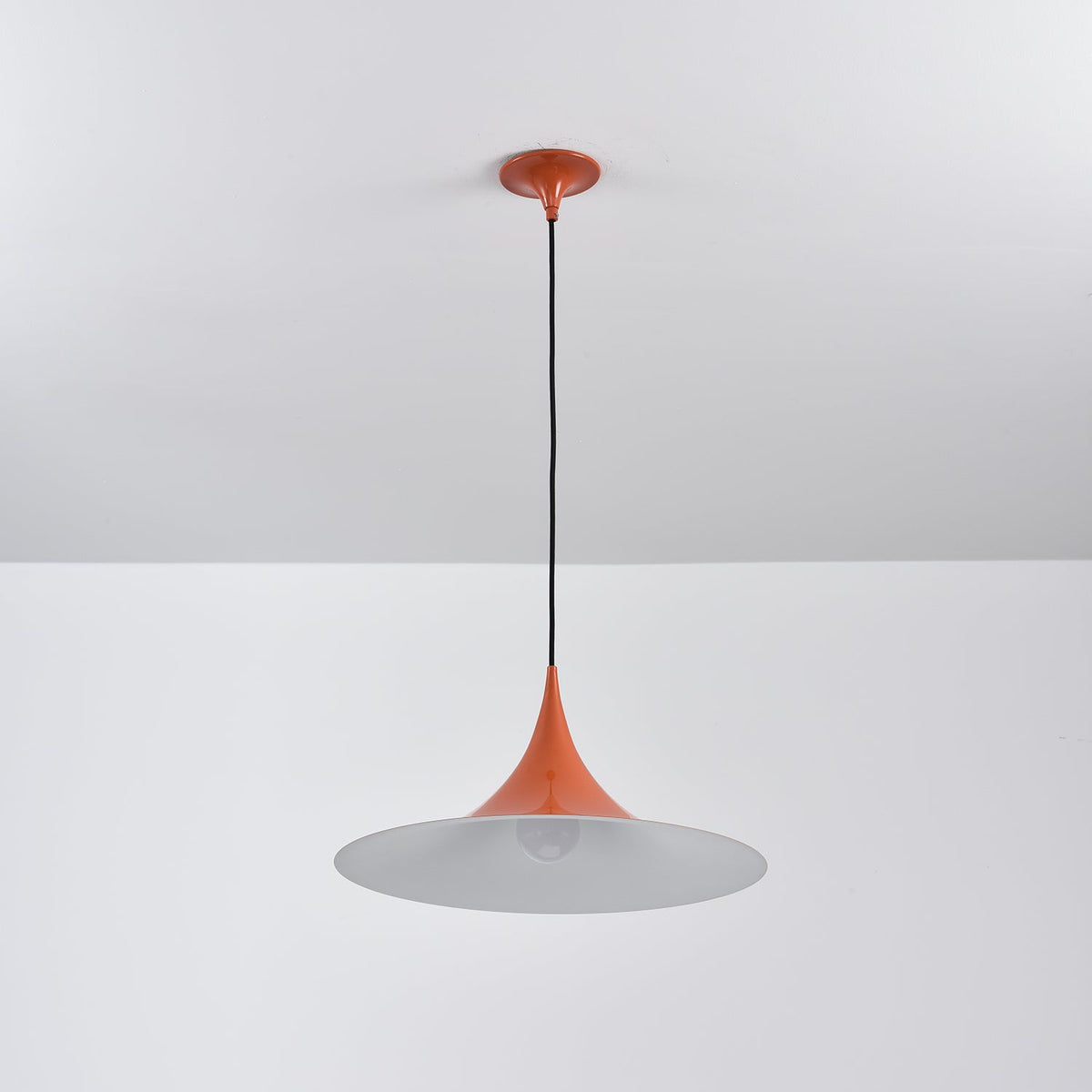 Lampada a sospensione conica Vilui