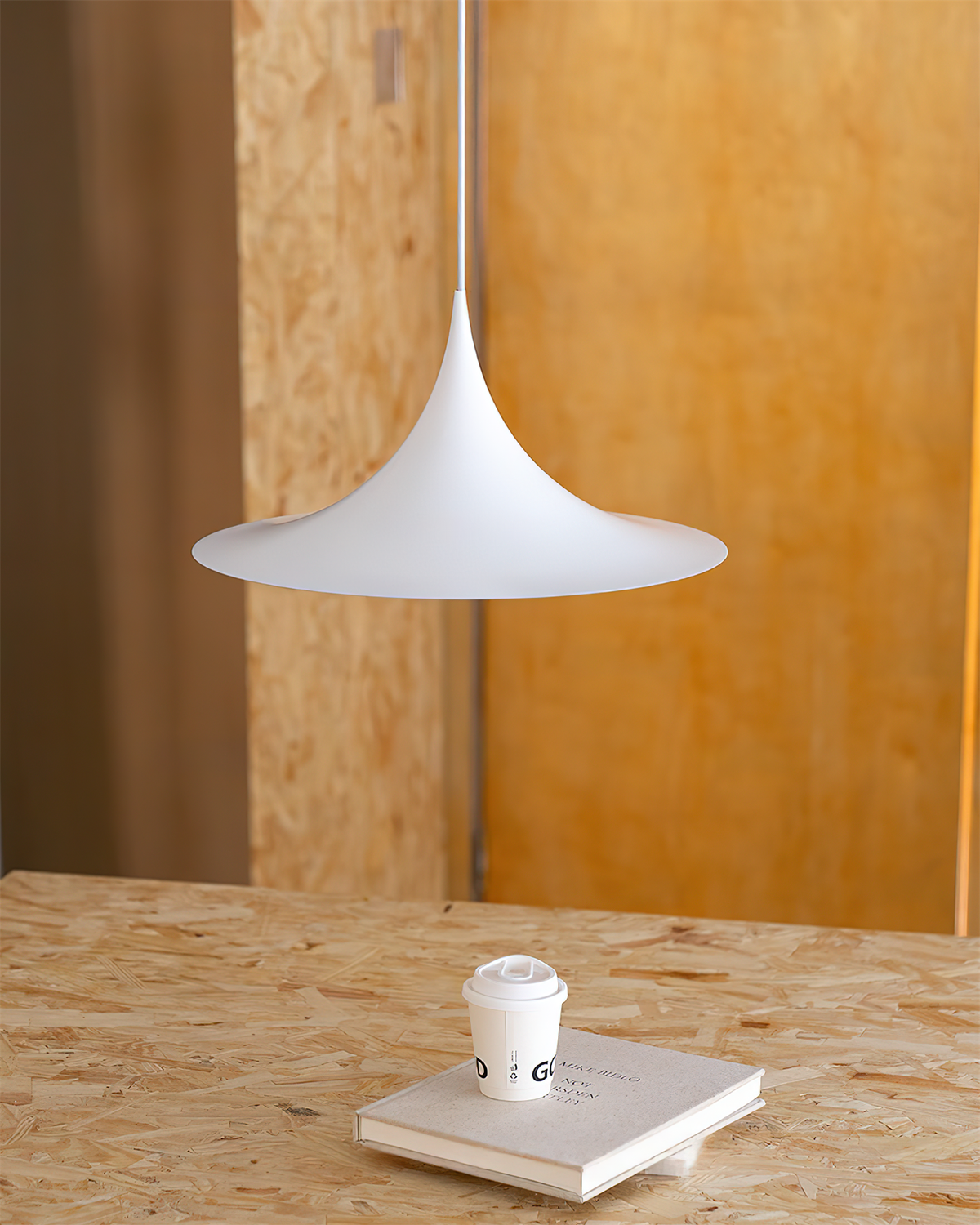 Lampada a sospensione conica Vilui