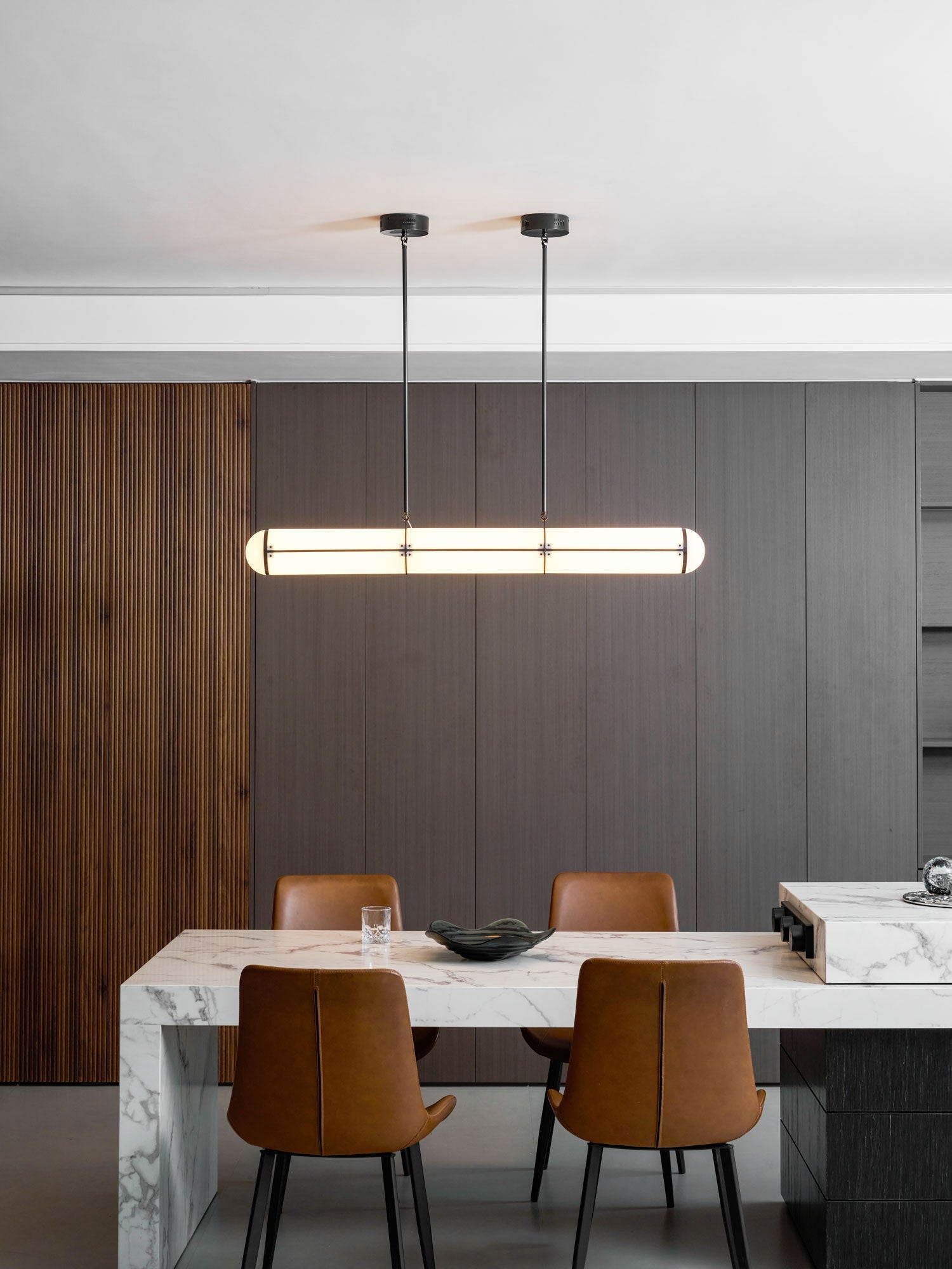 Lampada a sospensione lineare Aronale