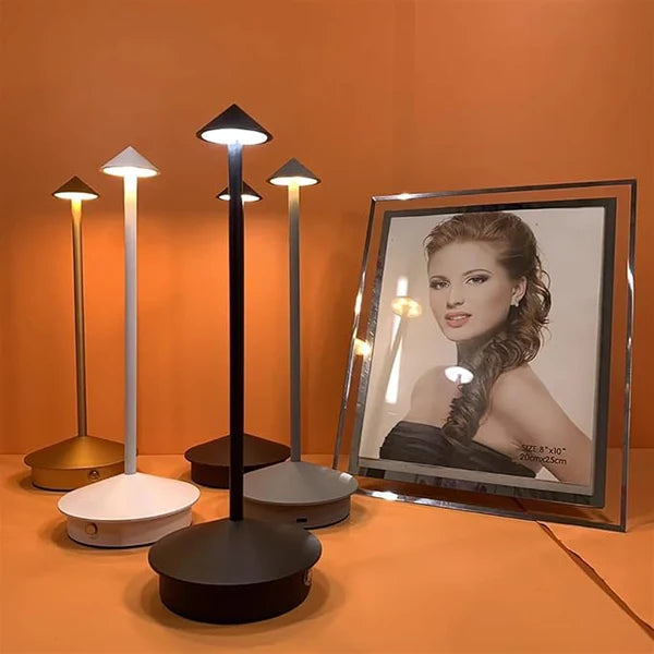 Lampada da tavolo conica Lumiana