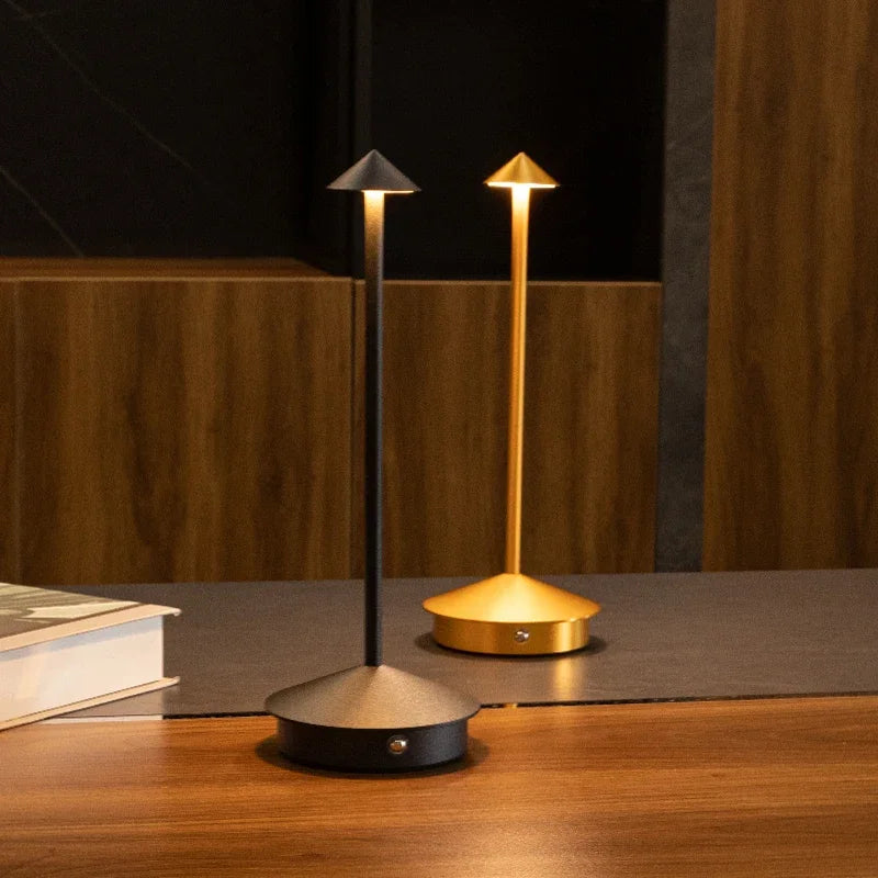 Lampada da tavolo conica Lumiana