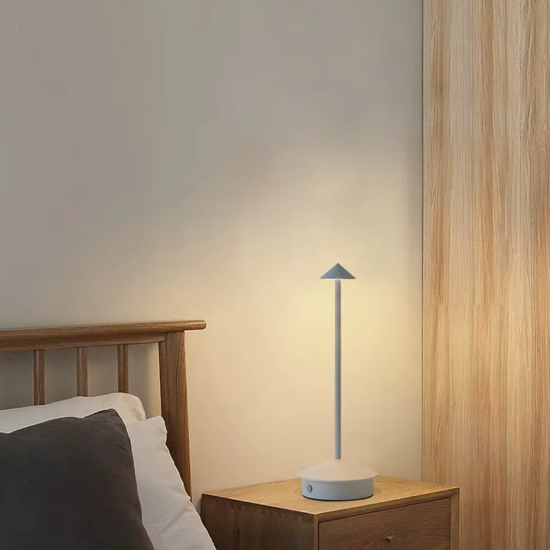 Lampada da tavolo conica Lumiana