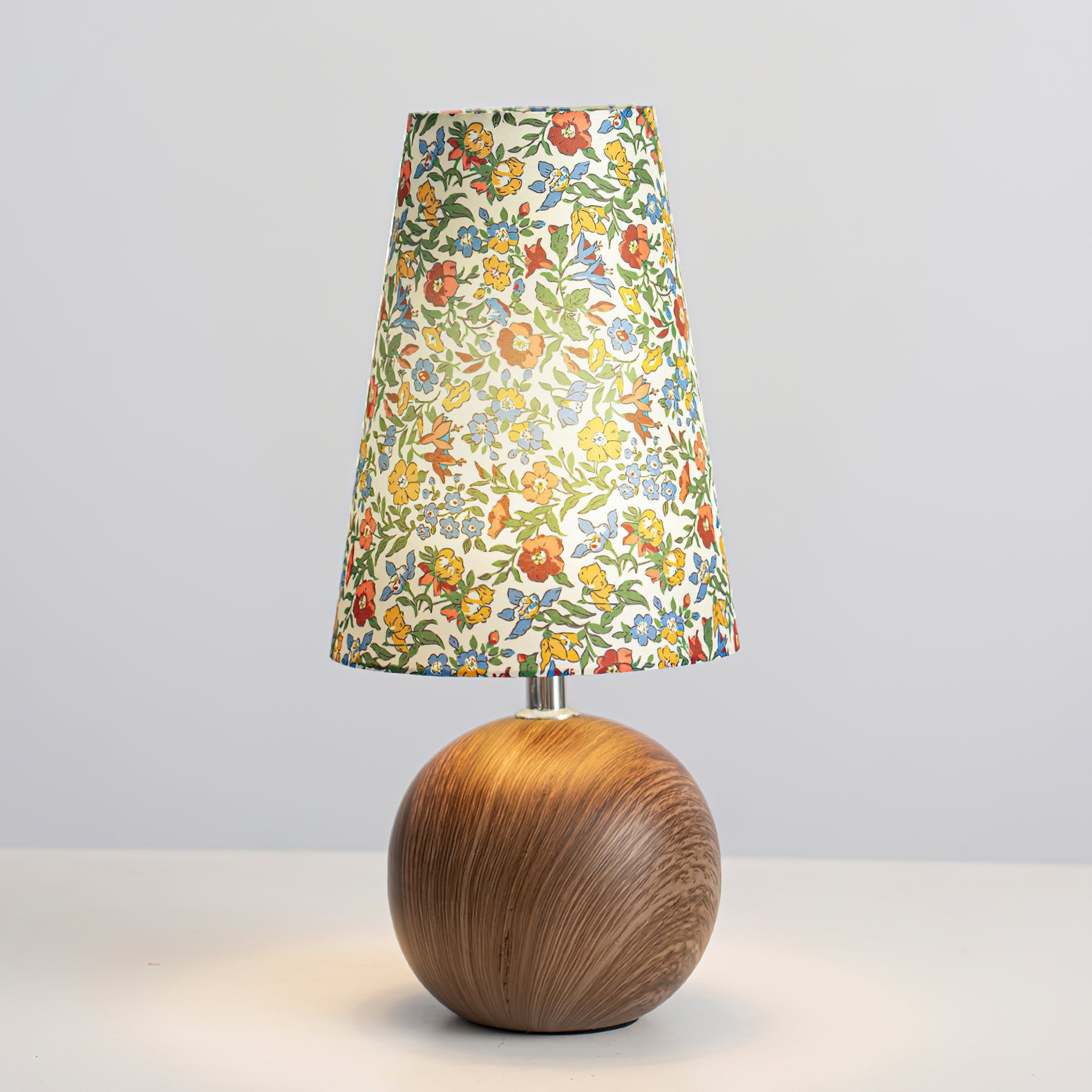 Lampada da tavolo floreale Ralinena
