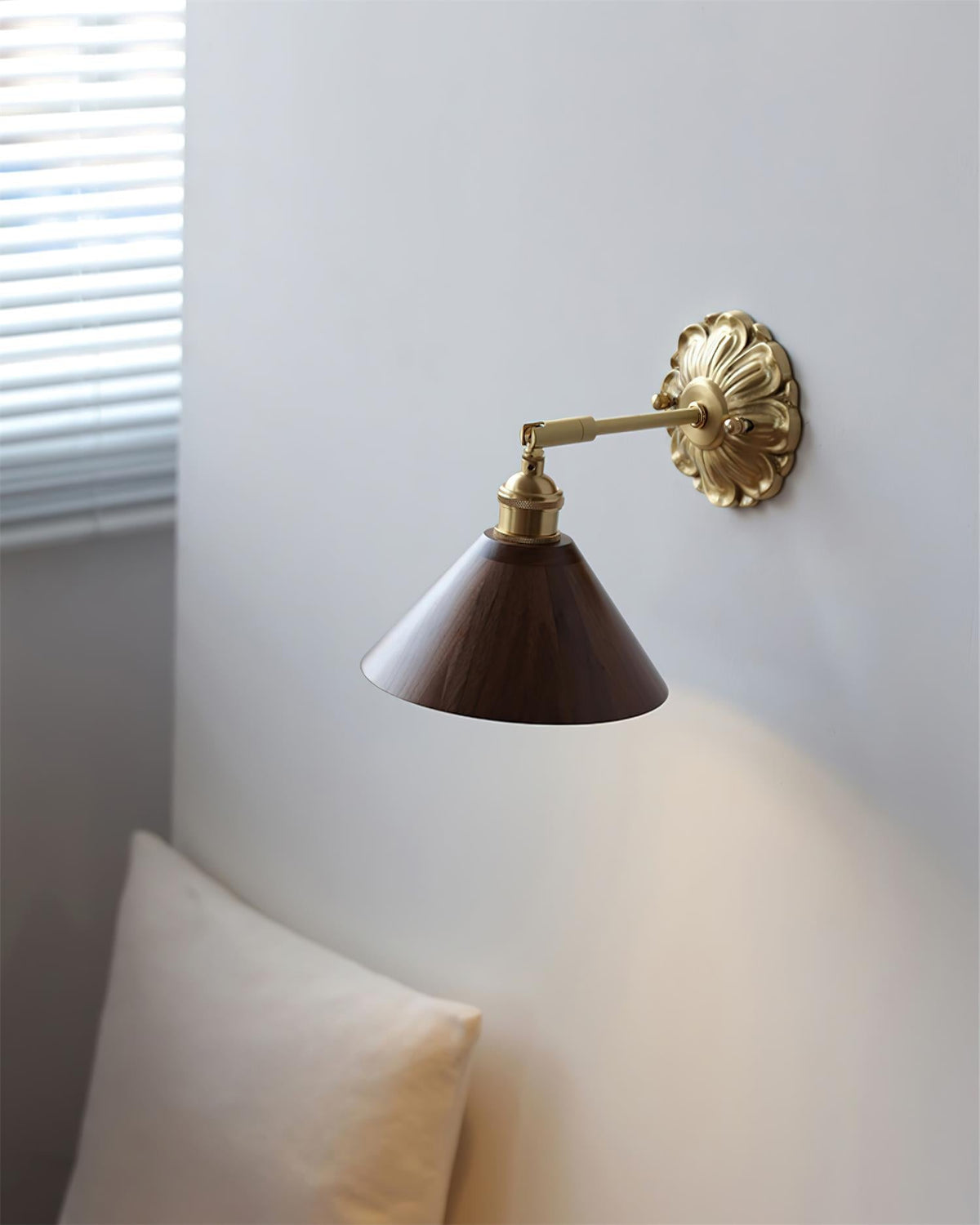 Anthemion Wall Lamp – detail 19