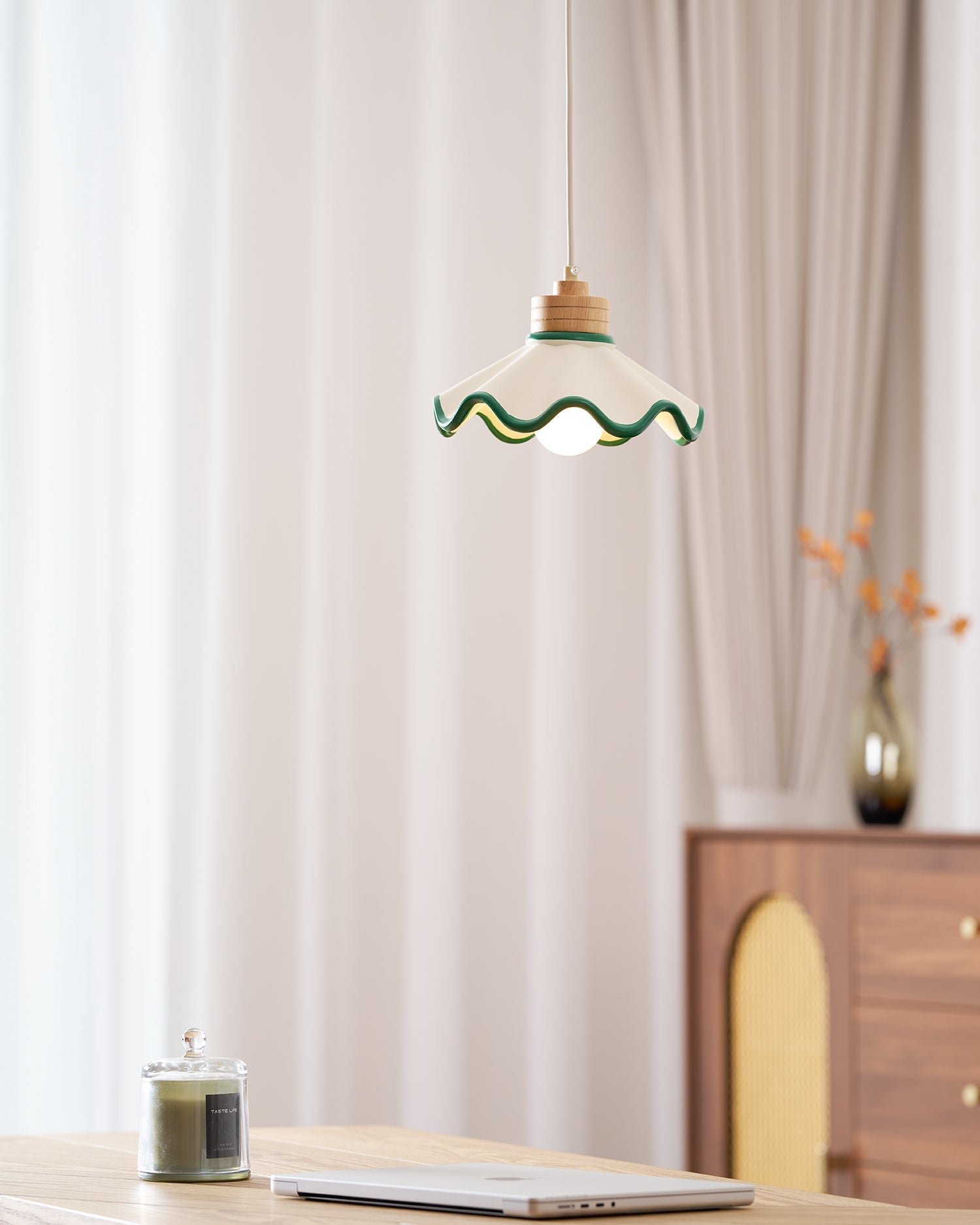 Lampada a sospensione ondulata Galinana