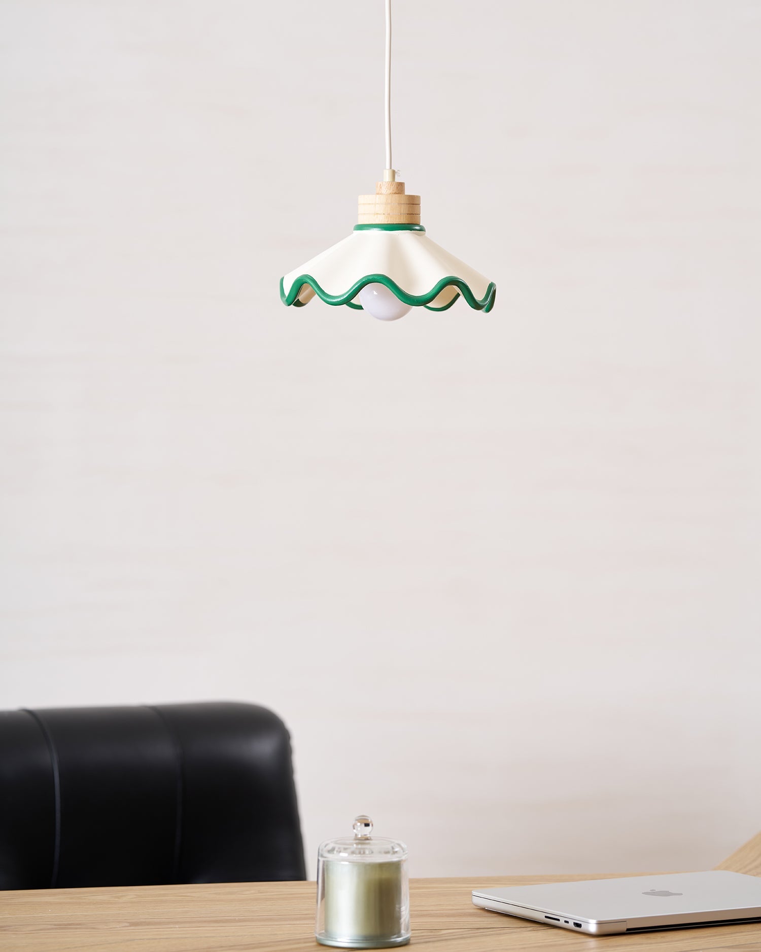 Lampada a sospensione ondulata Galinana