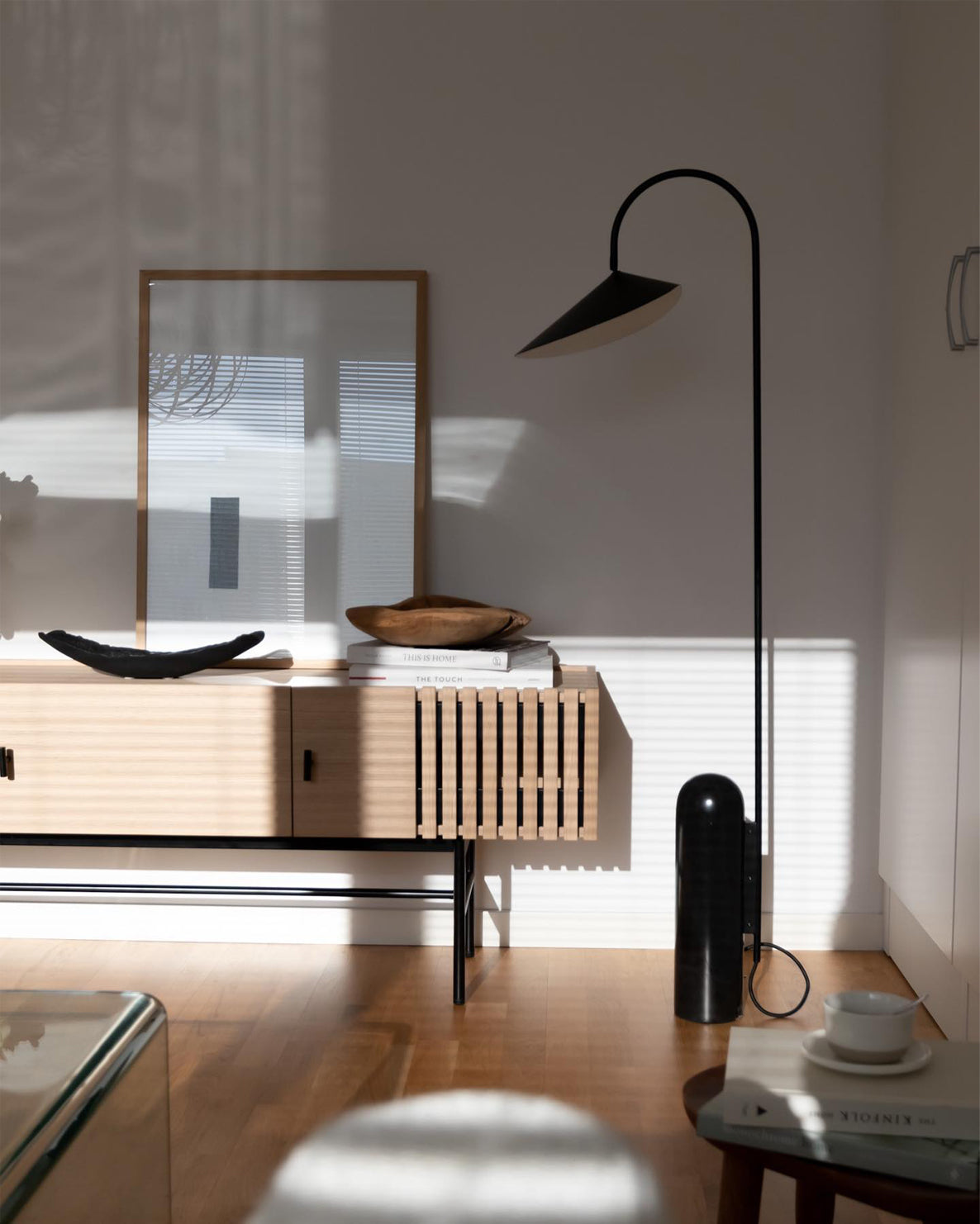 Lampada da terra minimalista Ilaleme