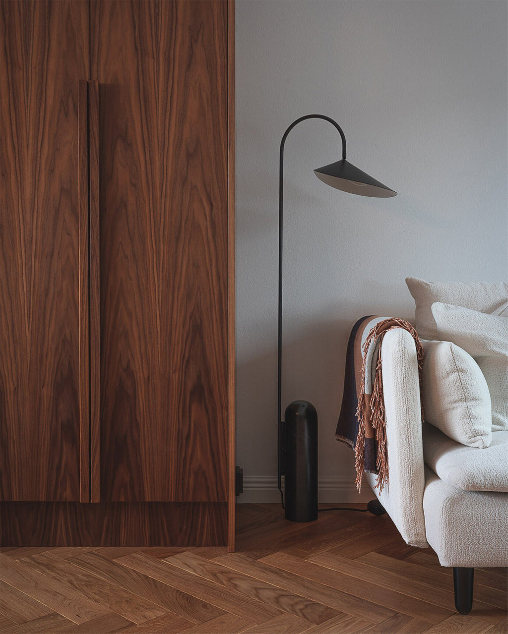 Lampada da terra minimalista Ilaleme