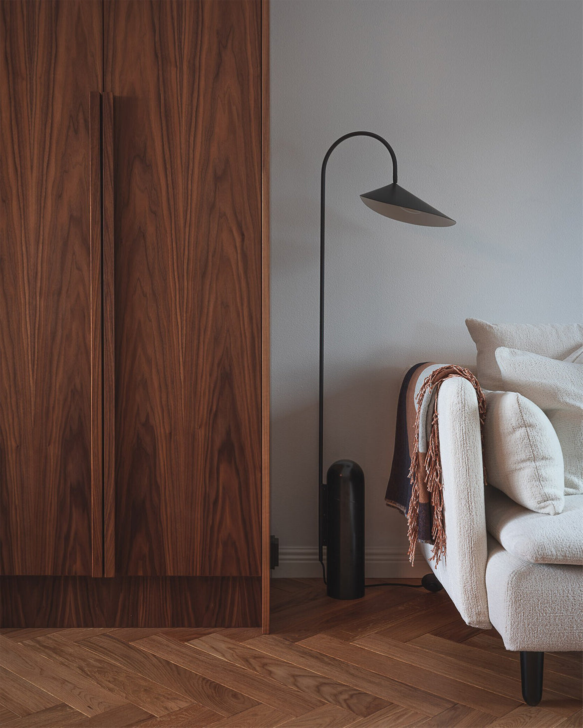 Lampada da terra minimalista Ilaleme
