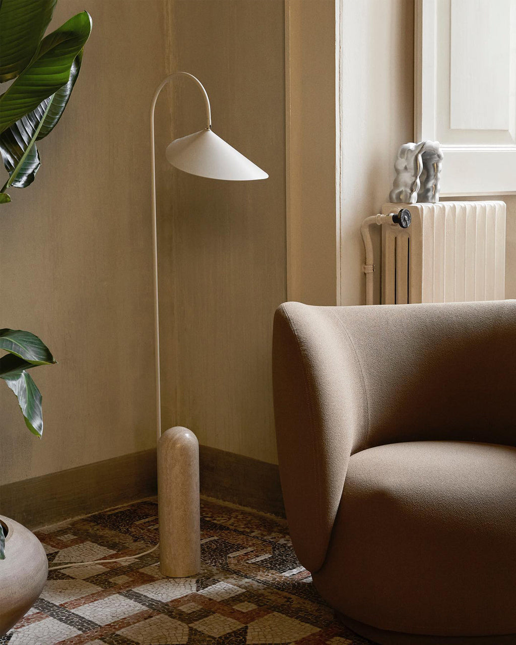 Lampada da terra minimalista Ilaleme