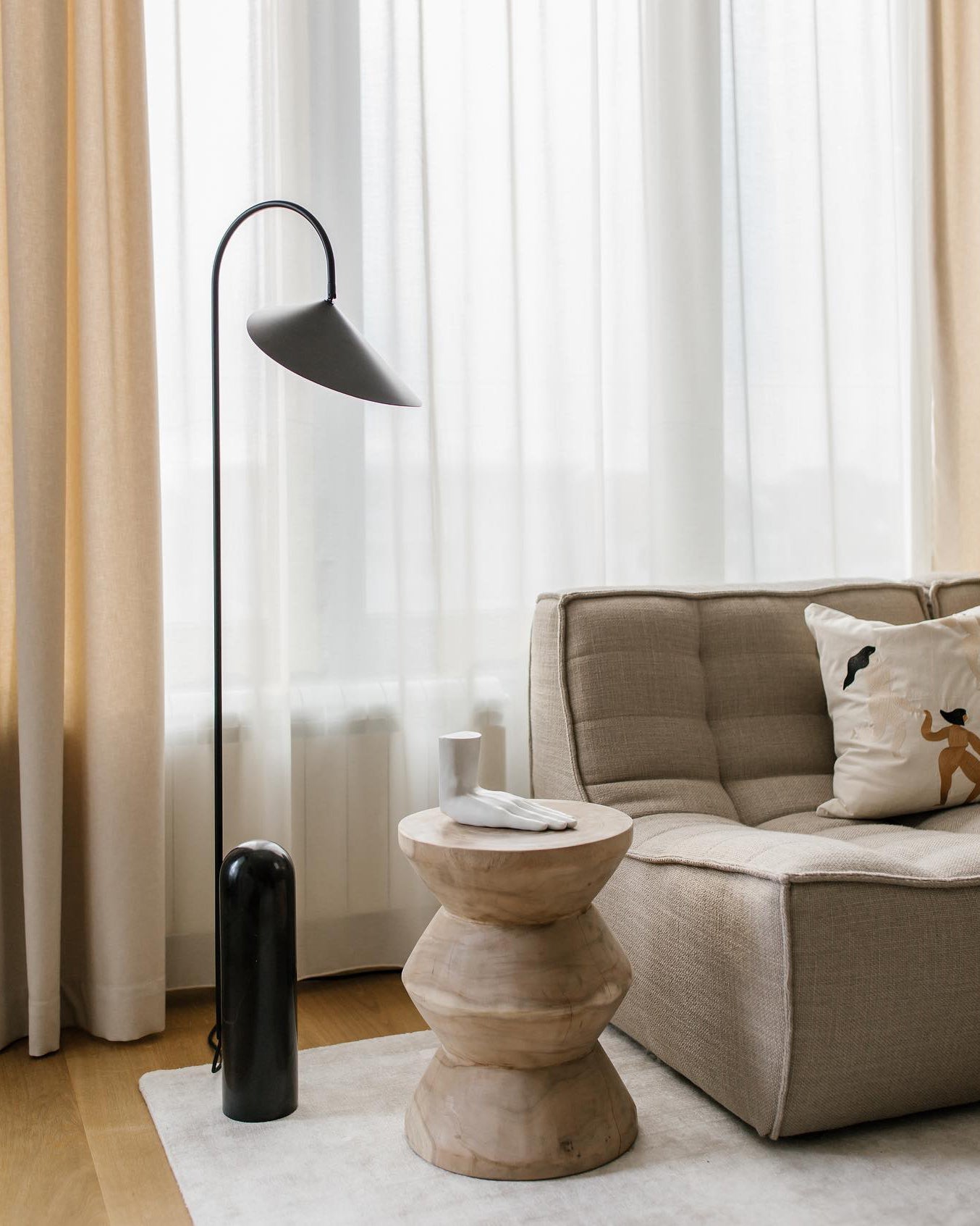 Lampada da terra minimalista Ilaleme