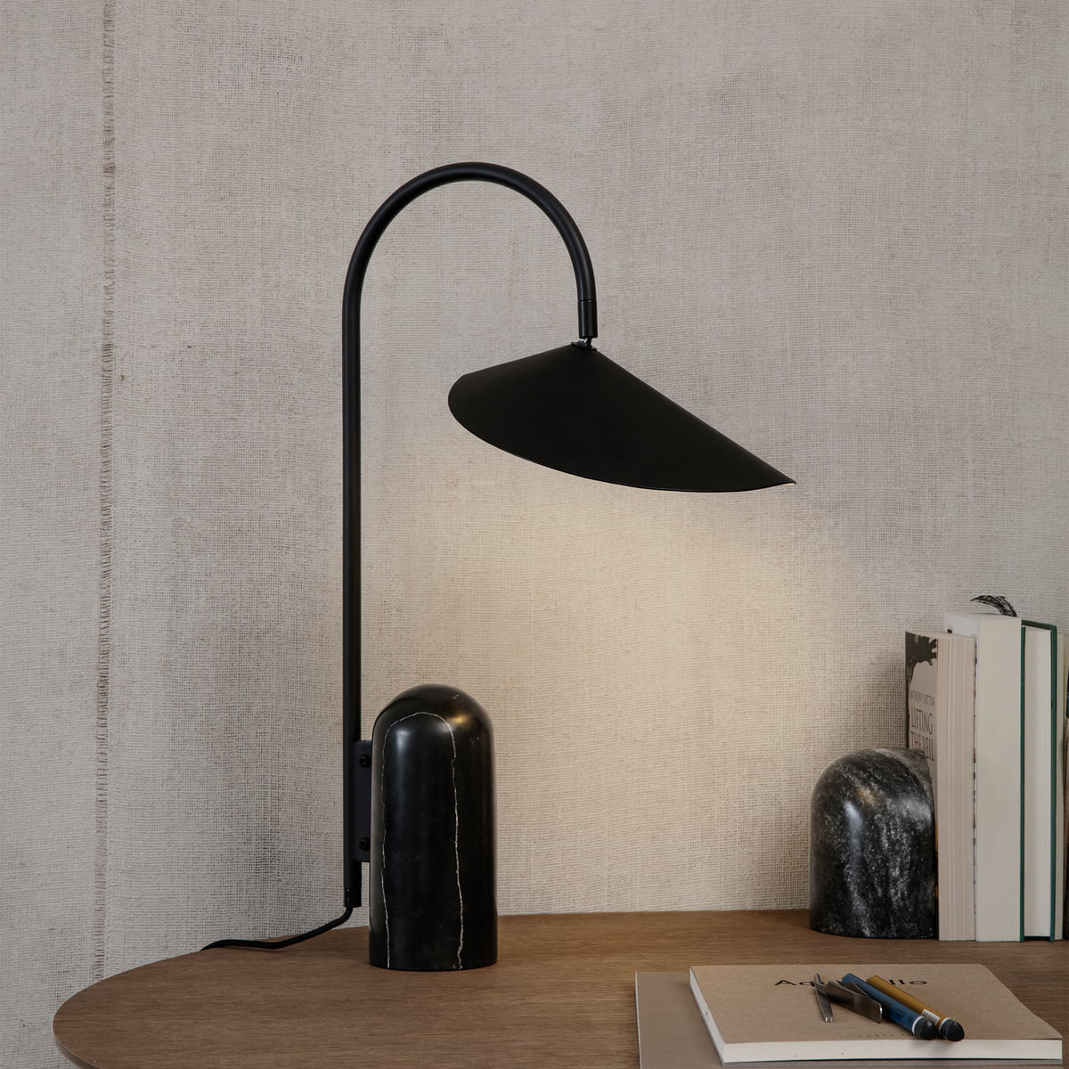 Lampada da tavolo Emellairo