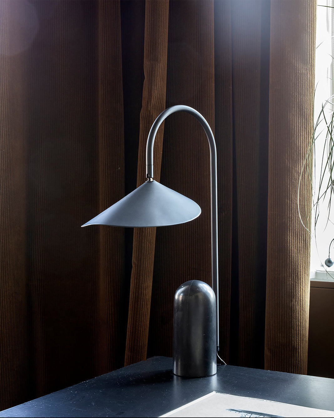 Lampada da tavolo Emellairo