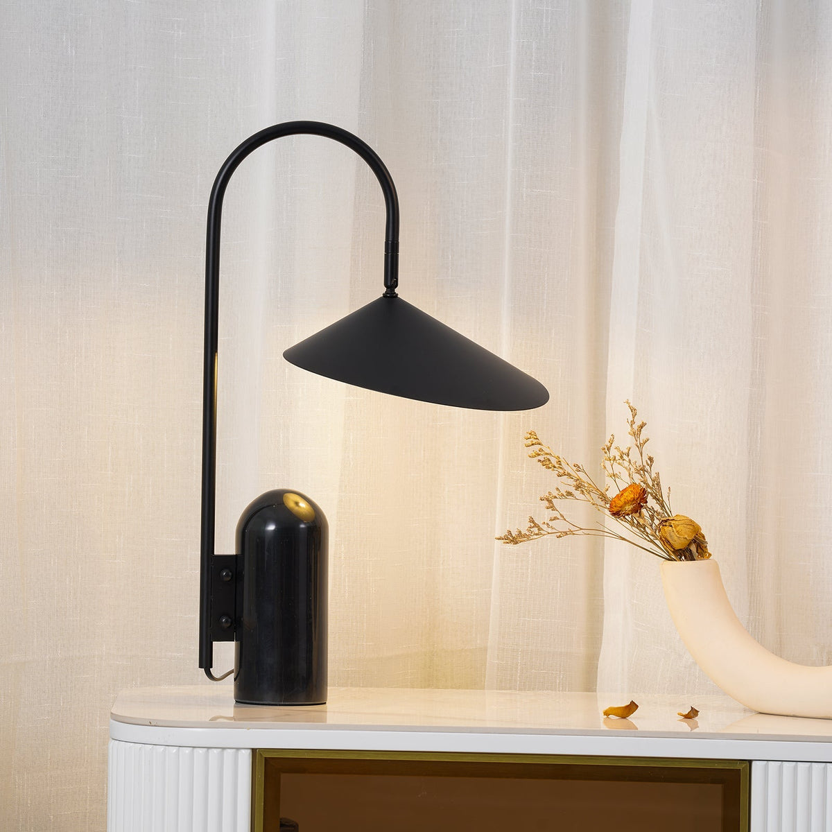 Lampada da tavolo Emellairo