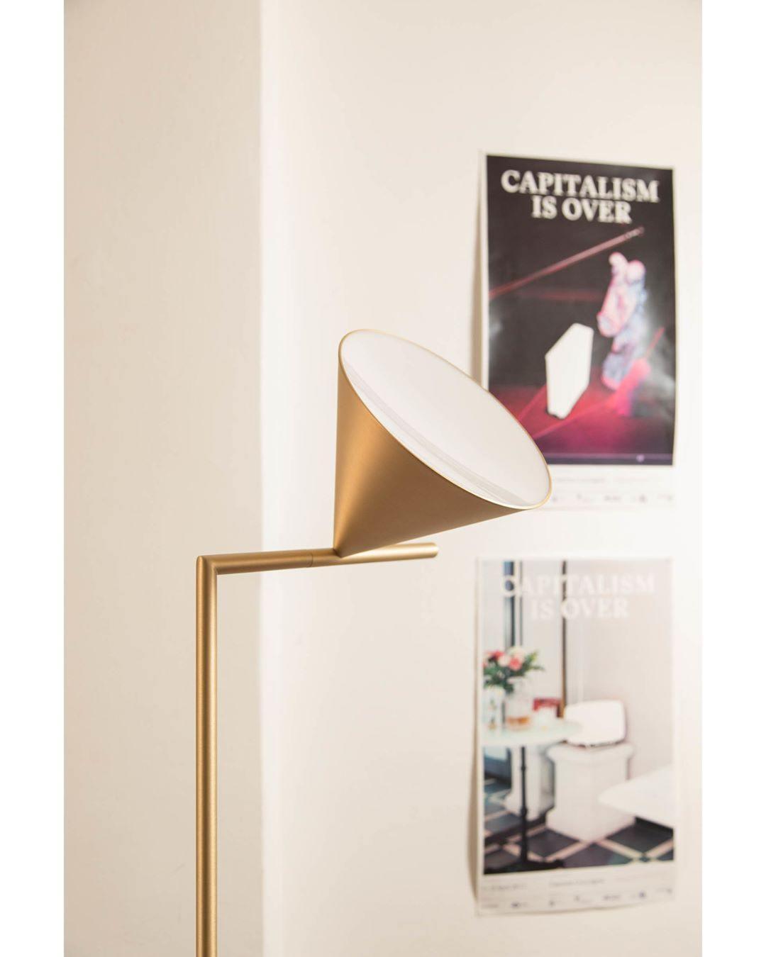 Lampada da terra conica Ariasa
