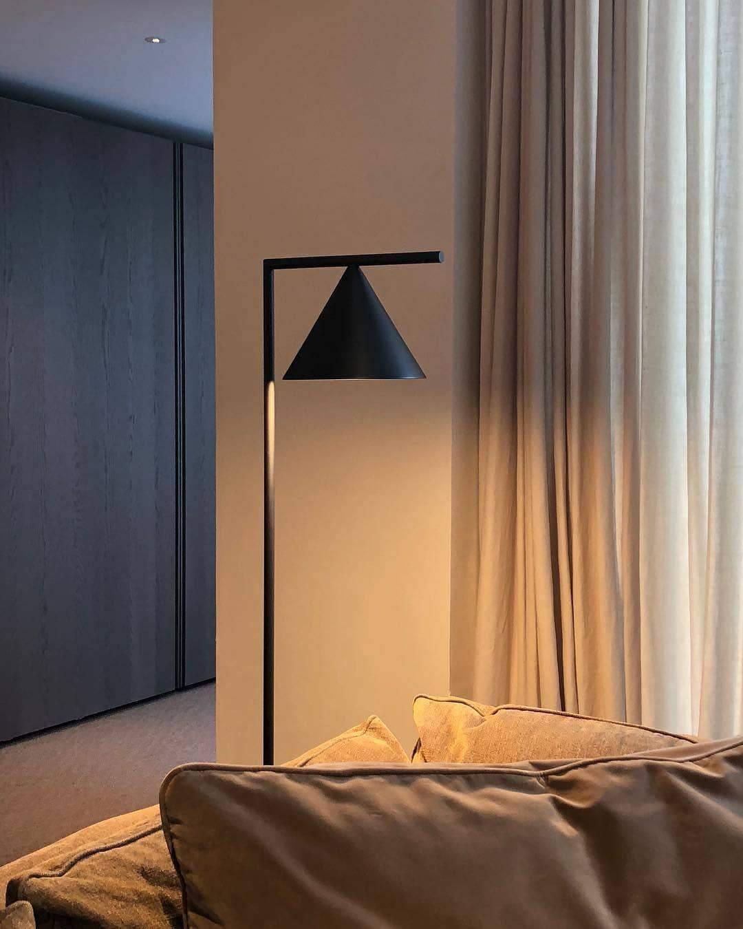 Lampada da terra conica Ariasa