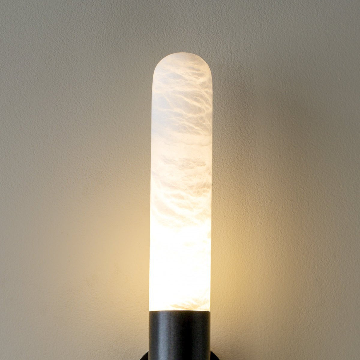 Lampada da parete in alabastro Cerrno