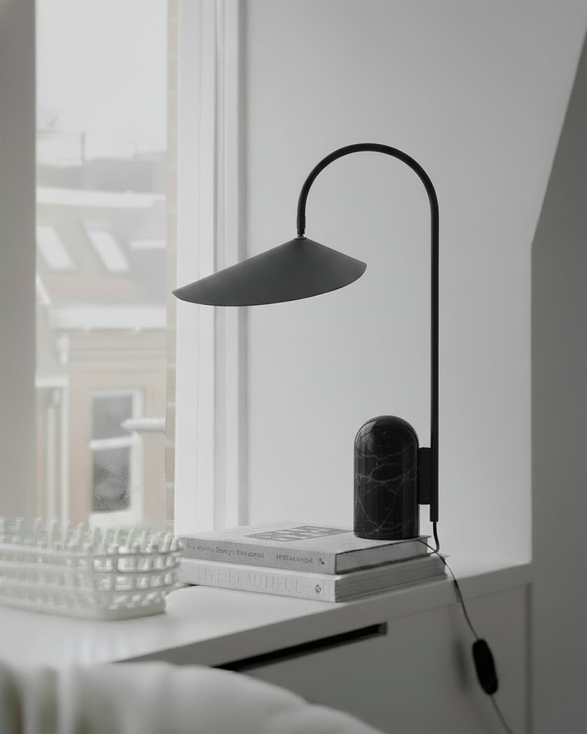 Lampada da tavolo Emellairo