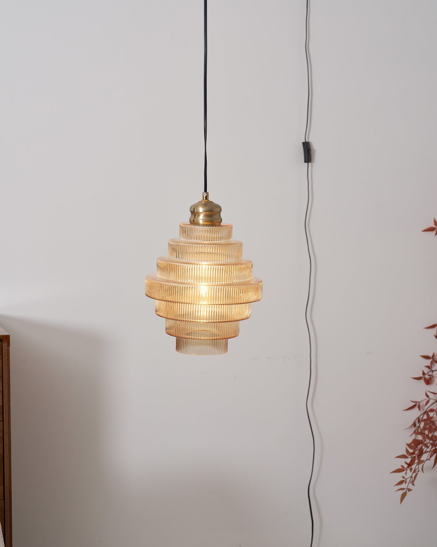 Lampada a sospensione scanalata Braua