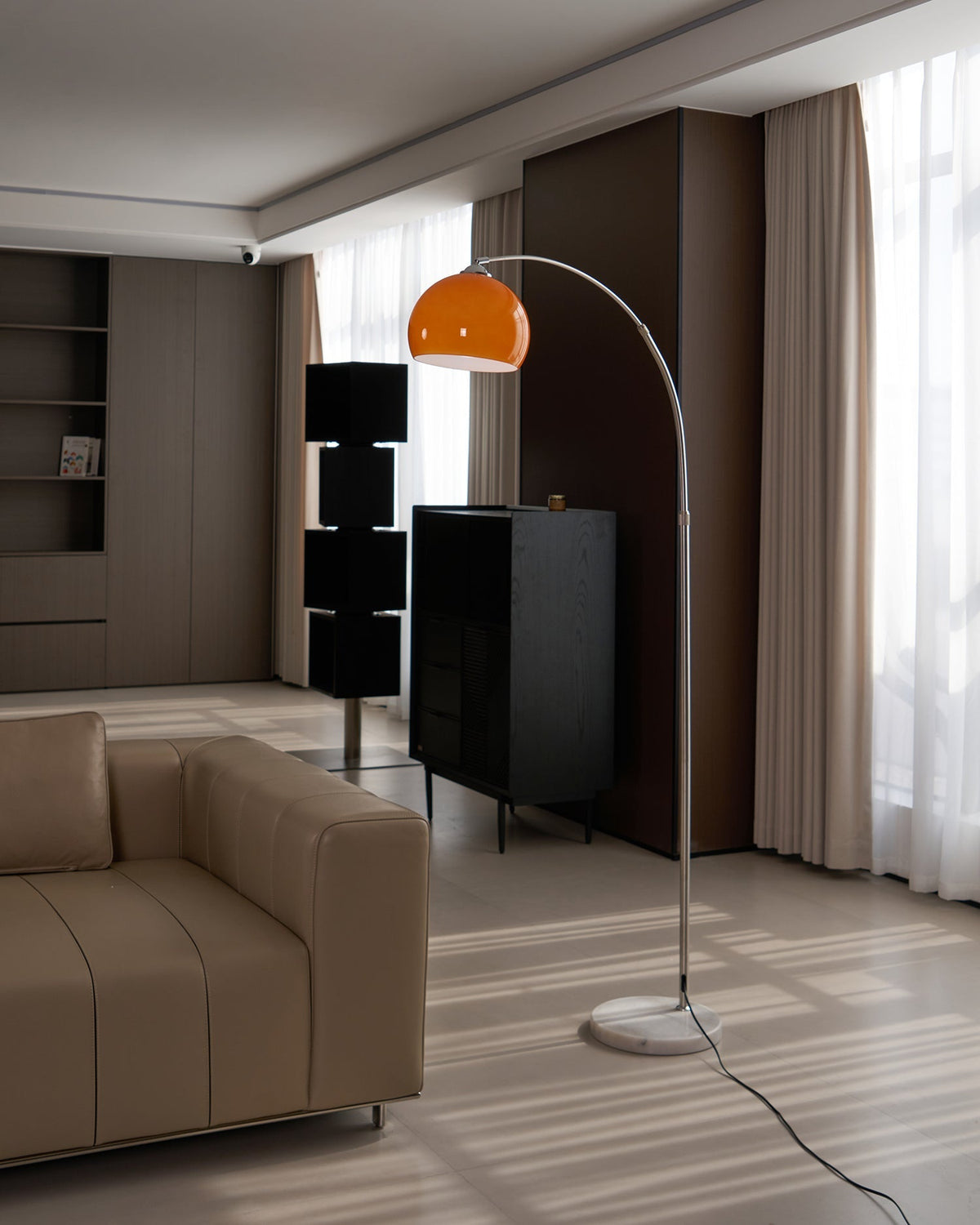 Lampada da terra curva Rovelave