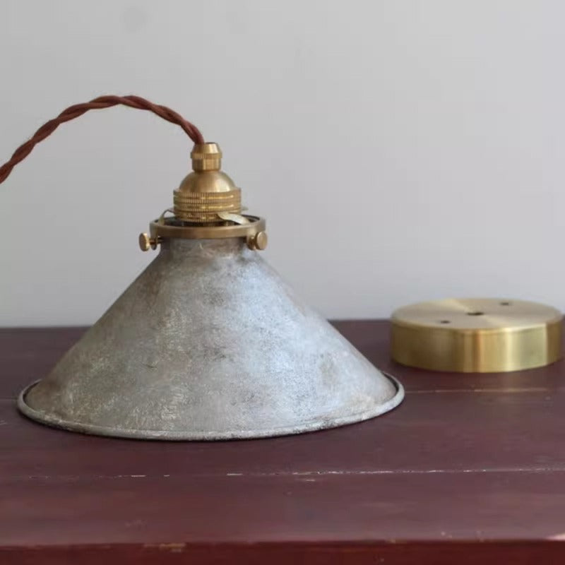 Lampada a sospensione conica Perinena