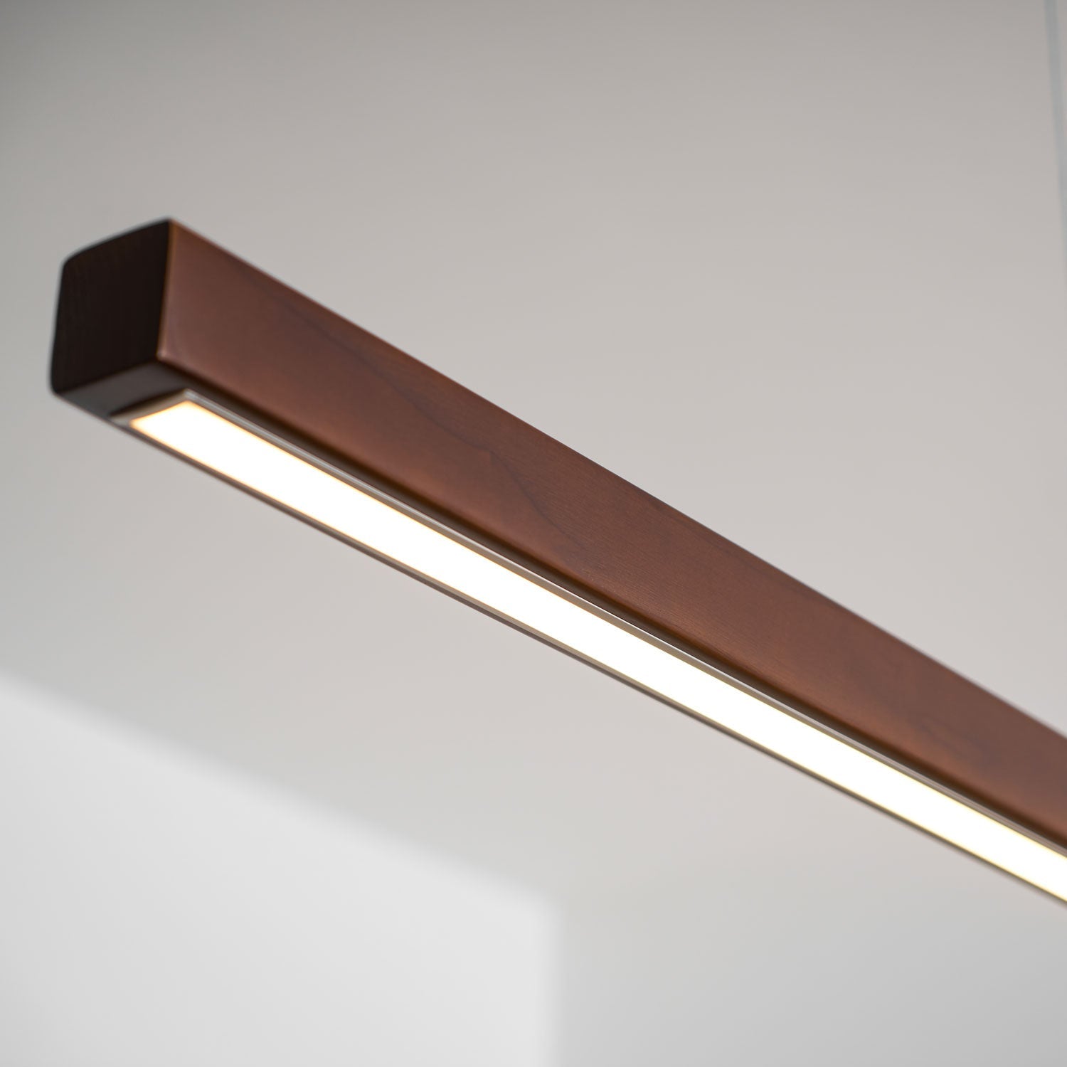 Lampada a sospensione lineare Lioriiro